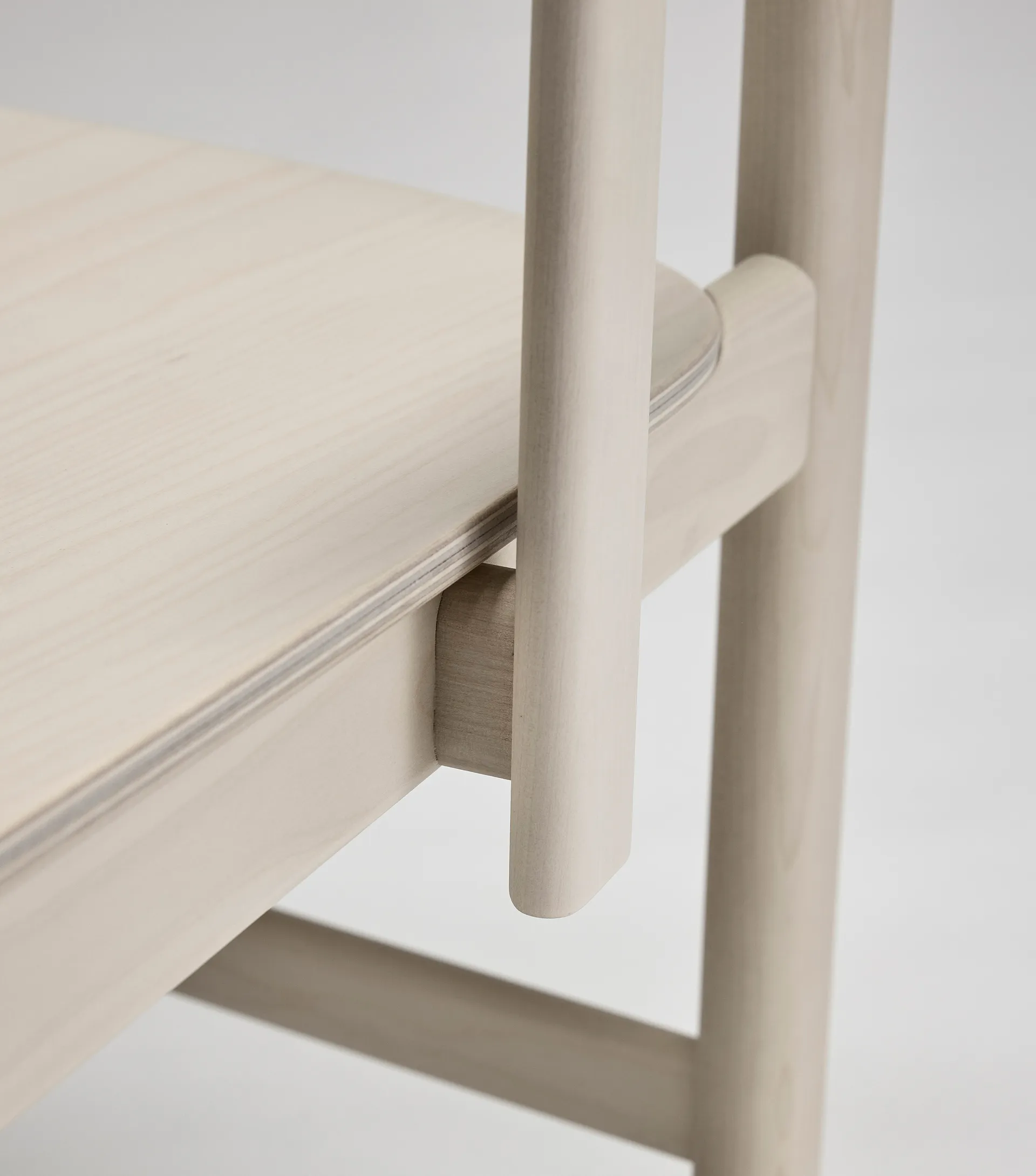 Pal Armlehnstuhl, Birke hell matt lackiert Stolab