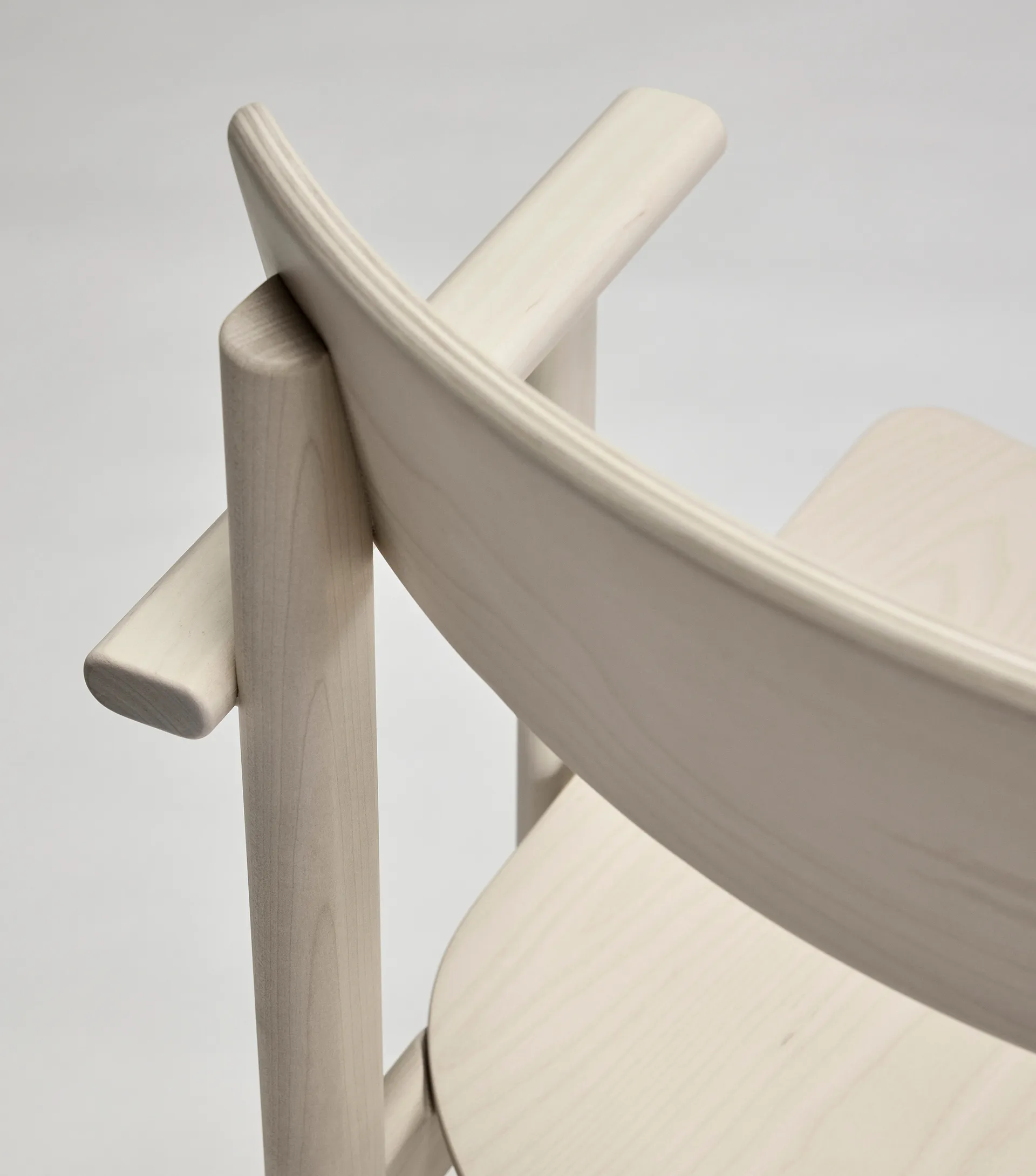 Pal Armlehnstuhl, Birke hell matt lackiert Stolab