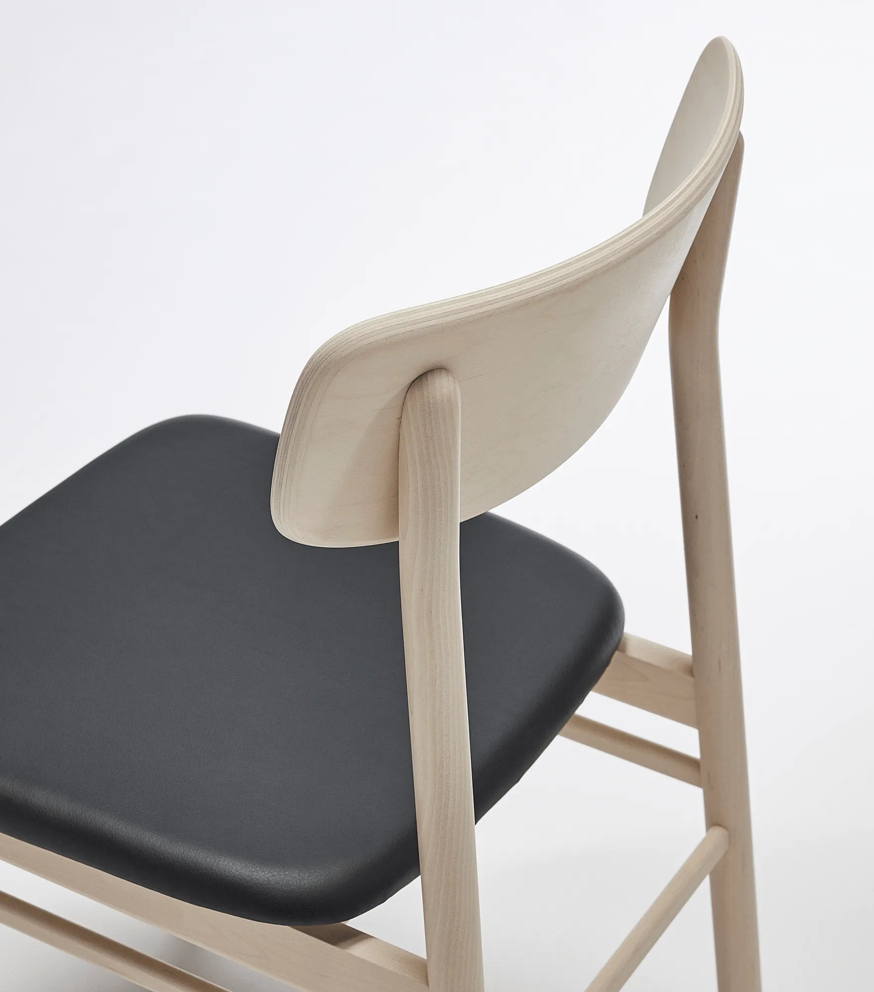 Prima Vista Stuhl Birke Kerze matt lackiert, Leder Elmosoft VII 99001 black Stolab