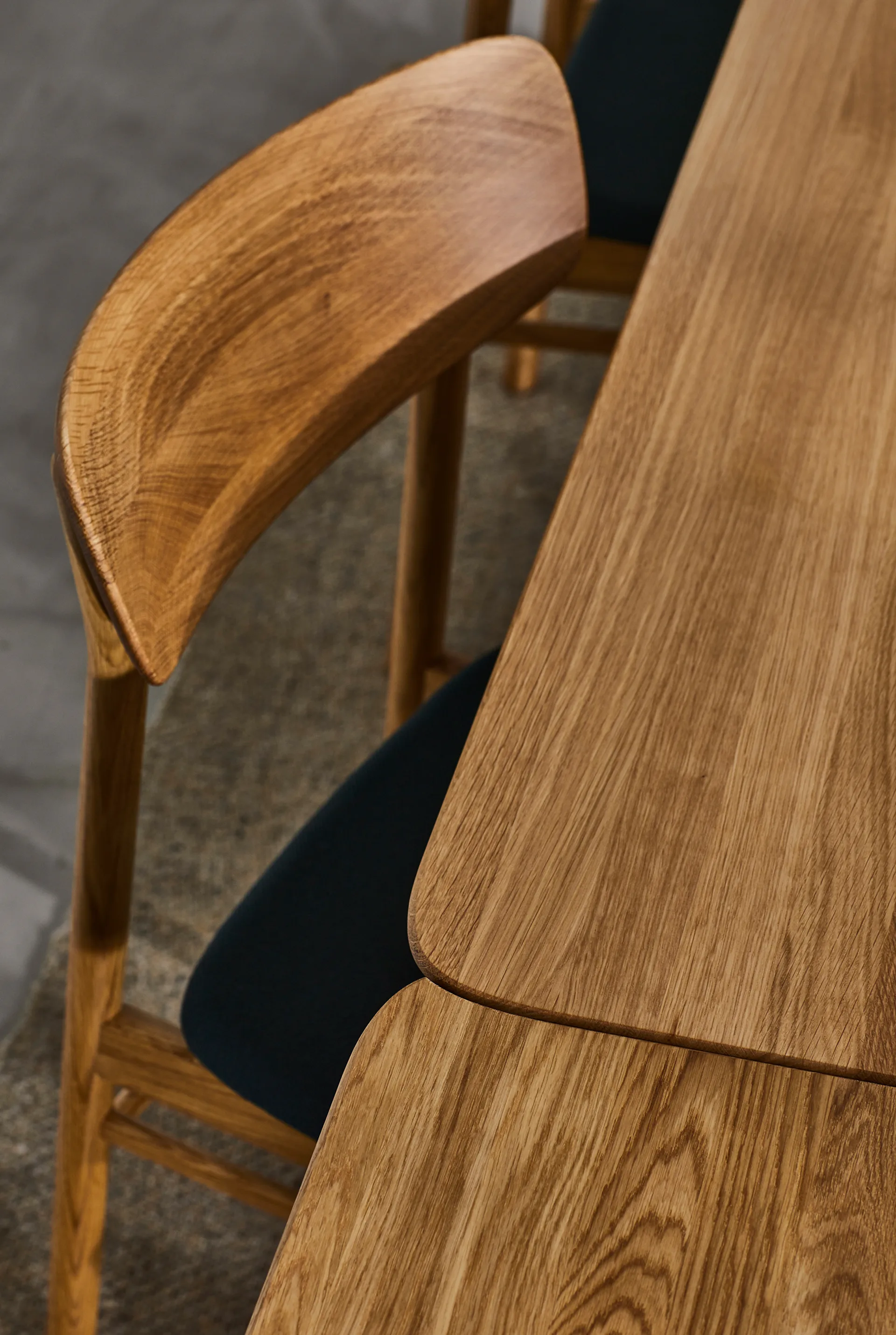 Prima Vista Stuhl geölte Eiche, Leder elmotique 99001 Schwarz Stolab