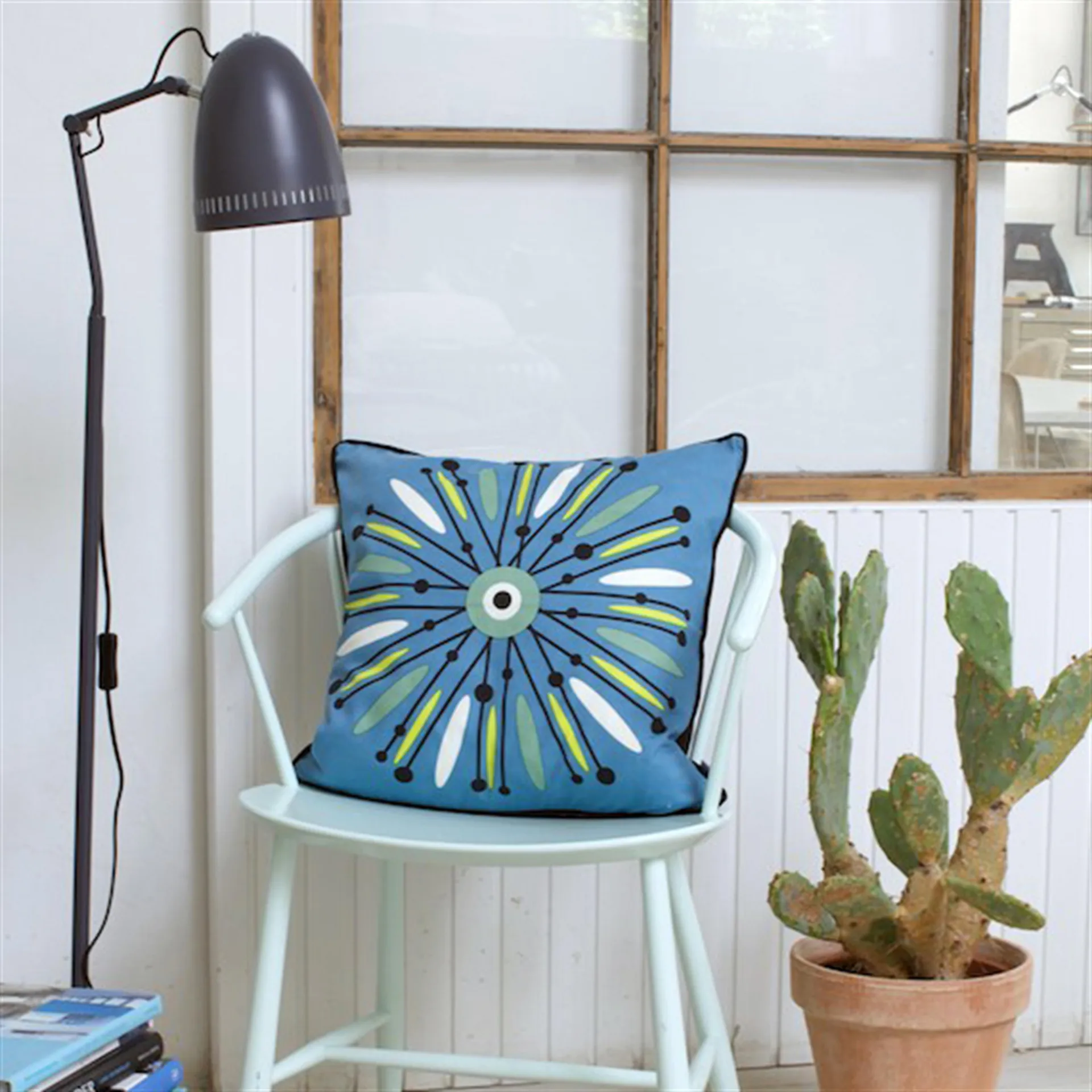 Dynamo Stehleuchte, Matt almost black (grau) Superliving