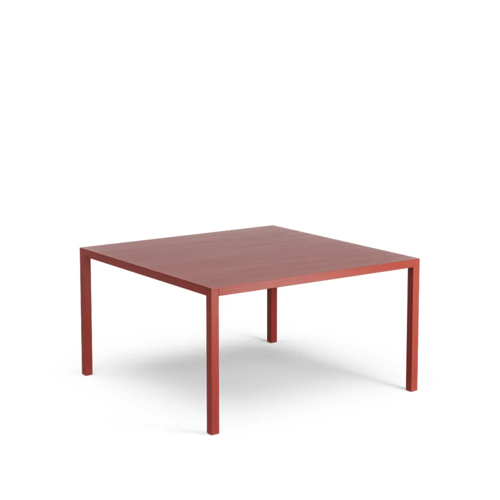 Bespoke Loungetisch, Oxide red, Eiche lackiert, h.55cm Swedese