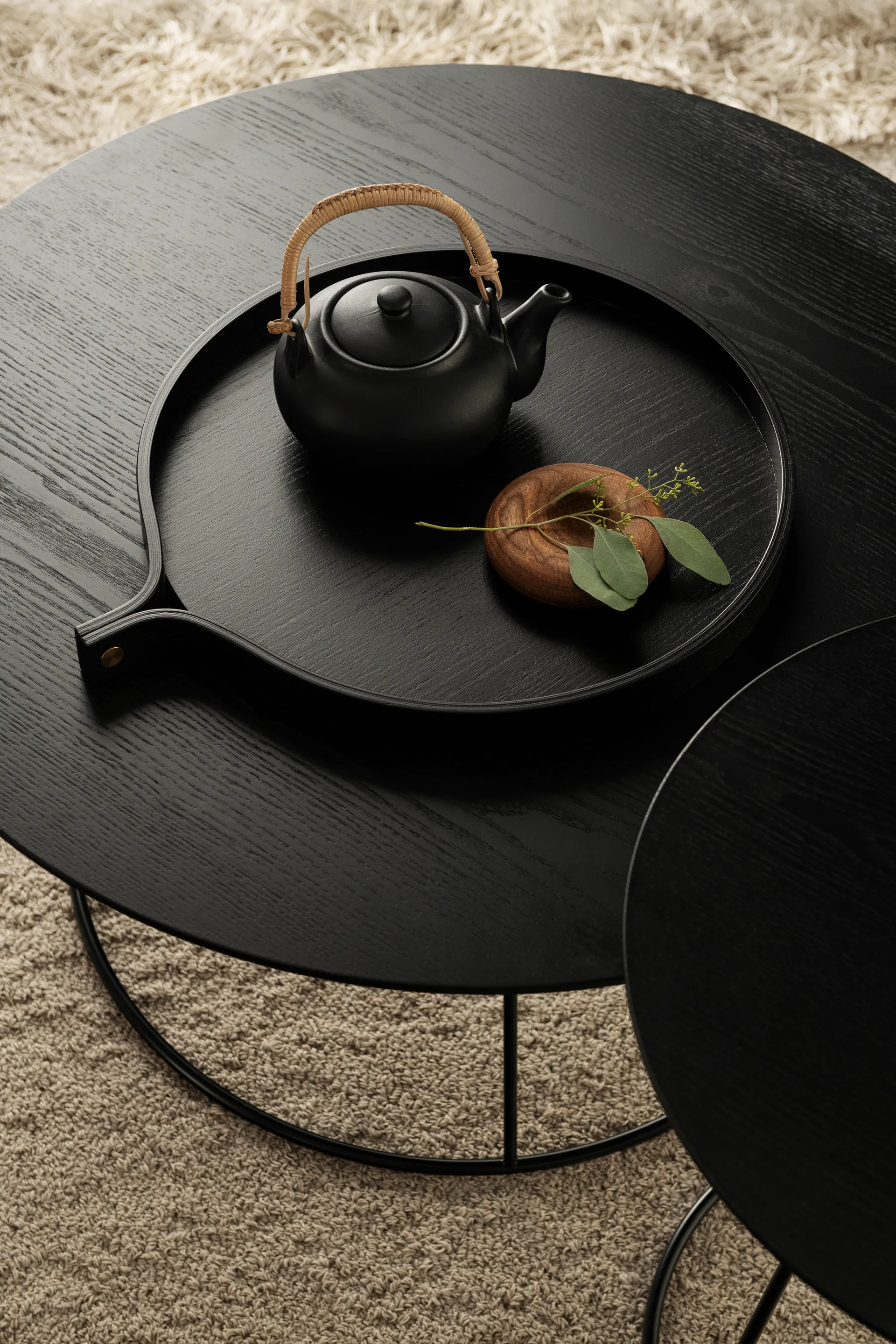 Comma Tablett Ø40cm, Esche schwarz gebeizt Swedese