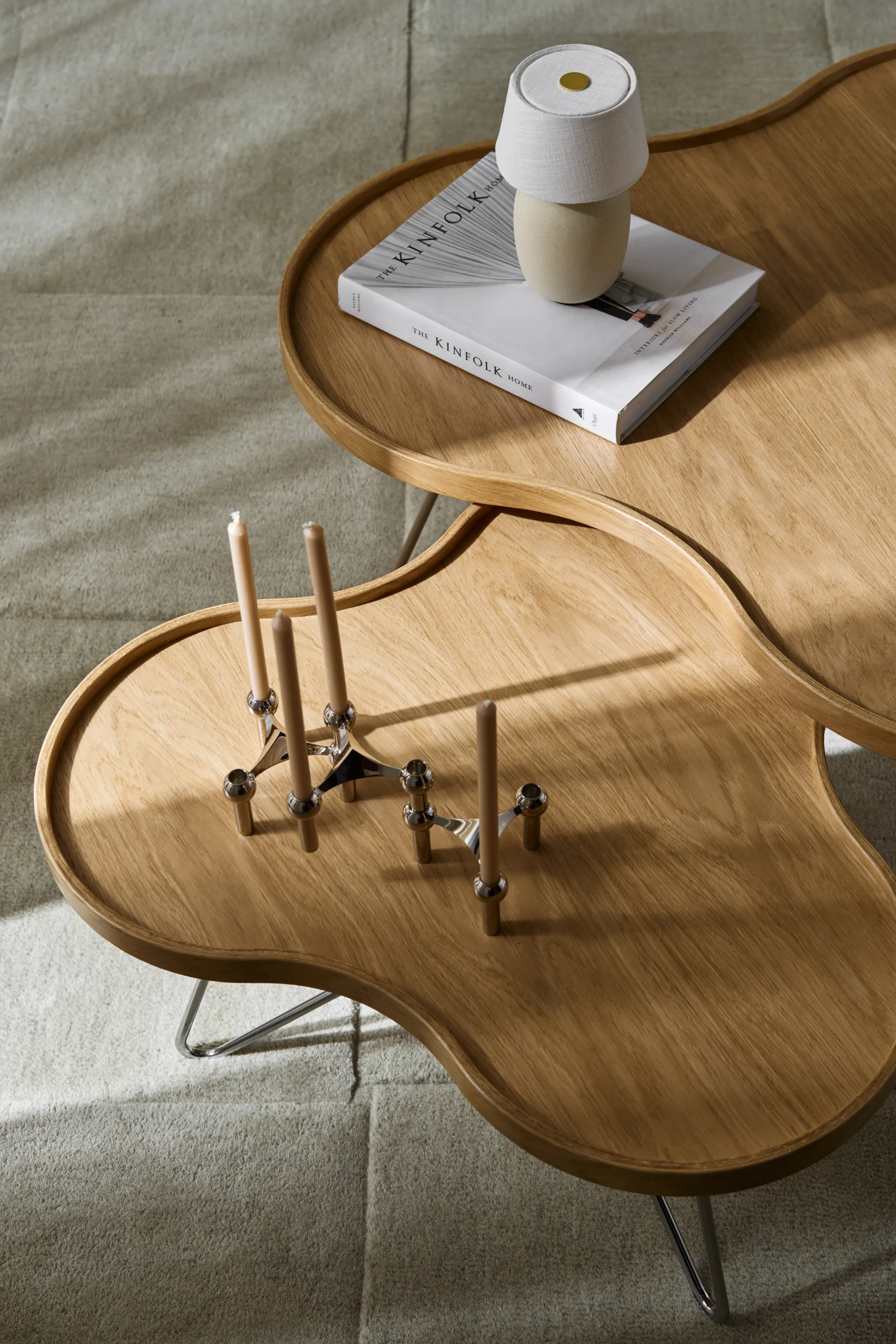 Flower mono Tisch 84 x 90cm, H45 Eiche lackiert-nutmeg RAL1019 Swedese