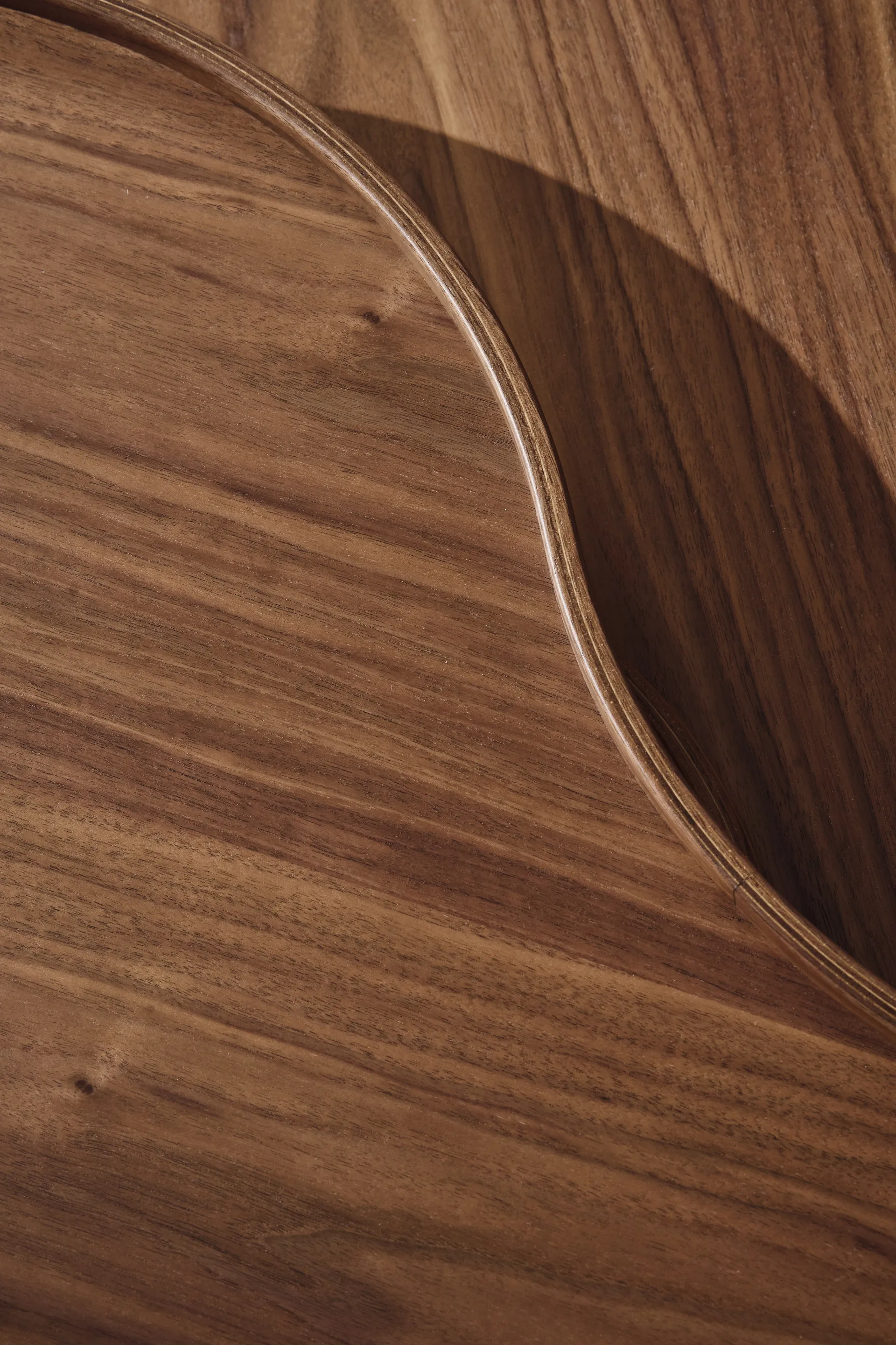 Flower mono Tisch Special Edition 107x114 cm, H39 cm-lackiert Walnuss-verchromter Stahl Swedese