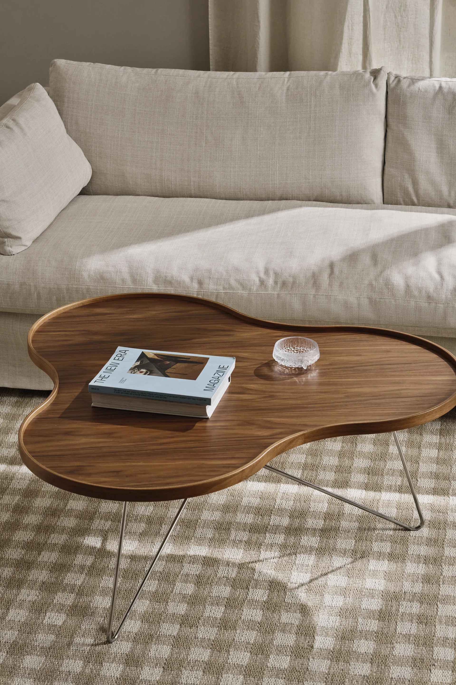 Flower mono Tisch Special Edition 107x114 cm, H45 cm-lackierte Walnuss-verchromter Stahl Swedese