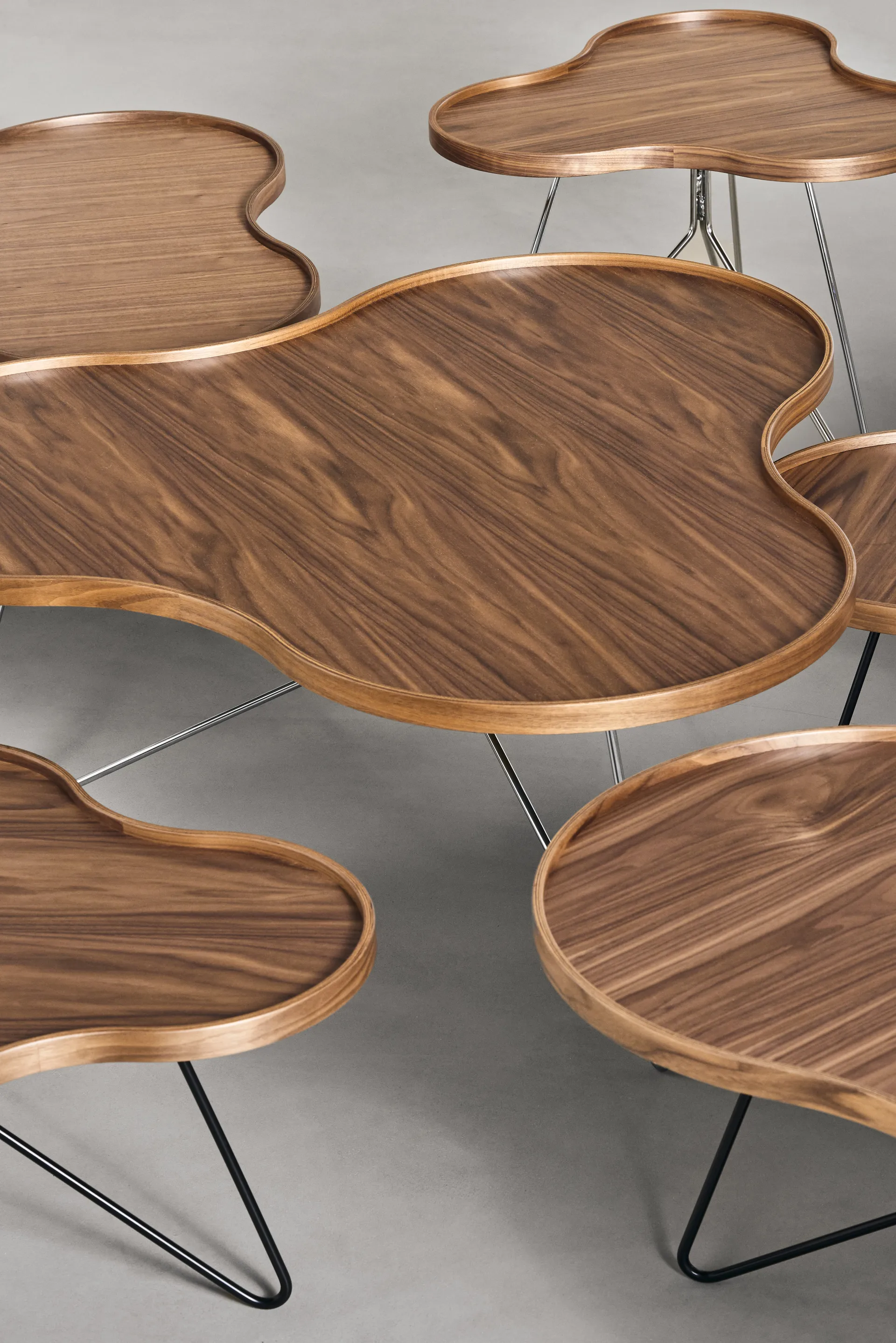 Flower mono Tisch Special Edition 84x90 cm, H45 cm-lackiertes Walnuss-schwarz lackierter Stahl Swedese