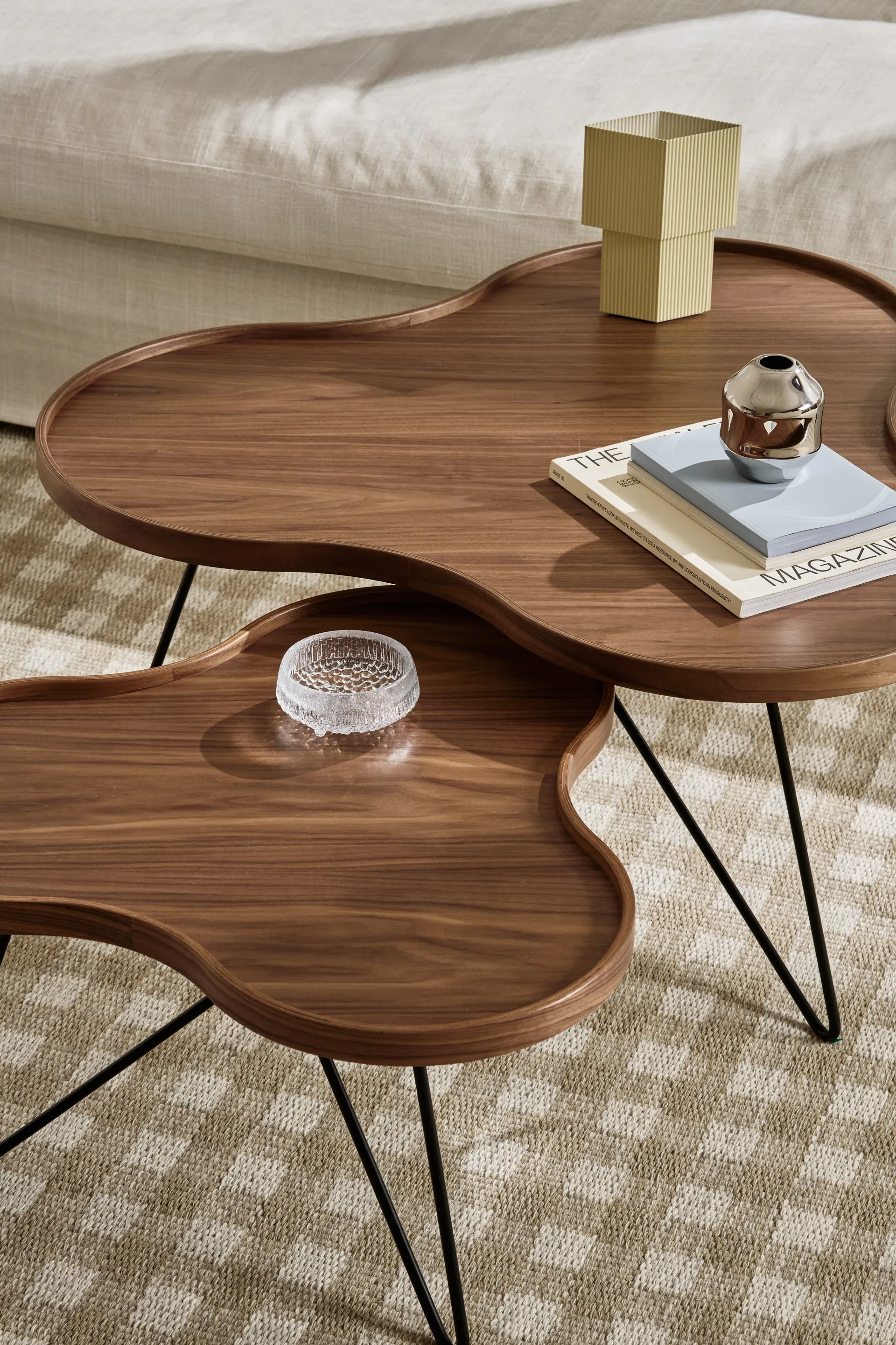 Flower mono Tisch Special Edition 84x90 cm, H45 cm-lackiertes Walnuss-schwarz lackierter Stahl Swedese