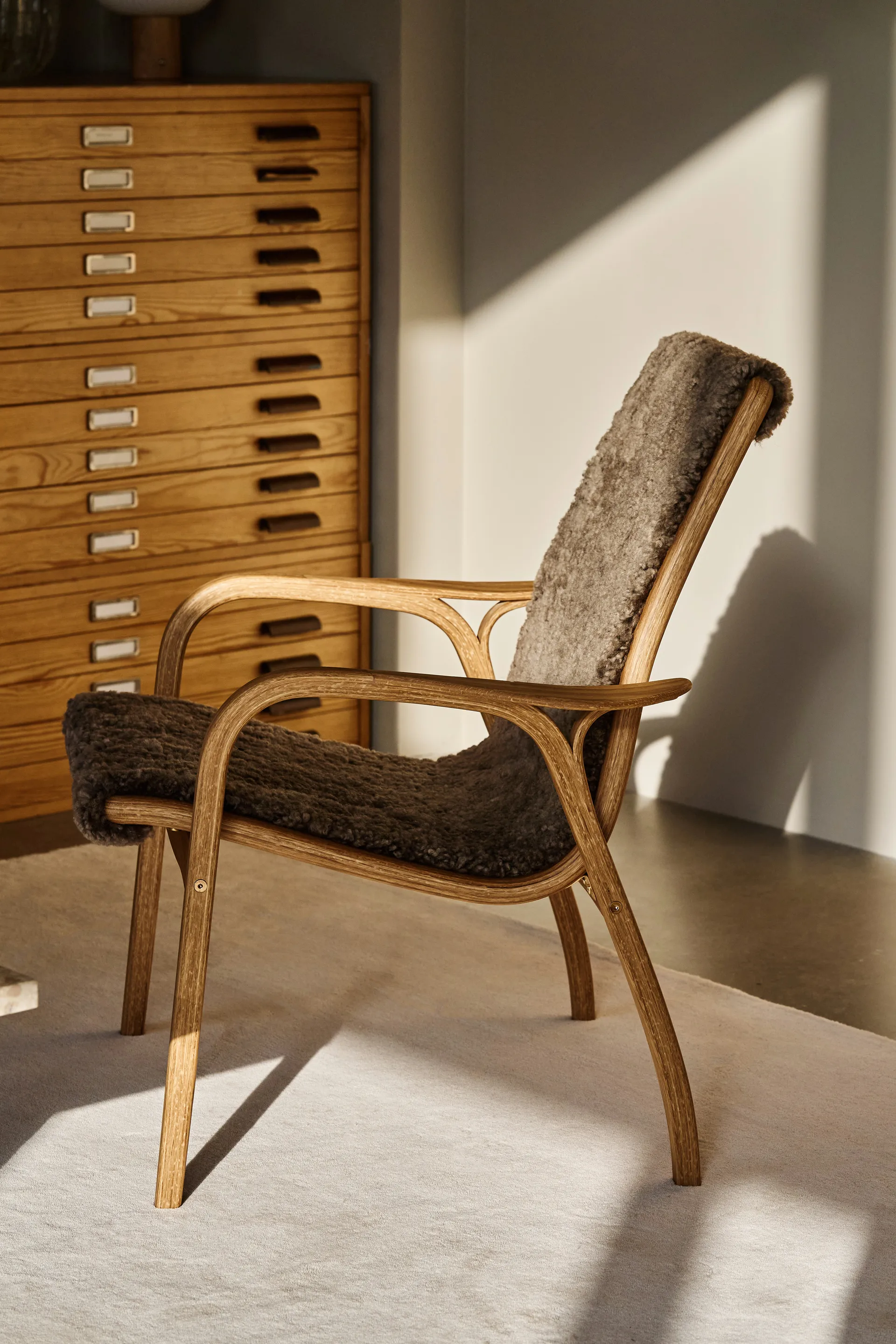 Laminett Sessel Eiche geölt / Schaffell, Sahara (nougatbraun) Swedese