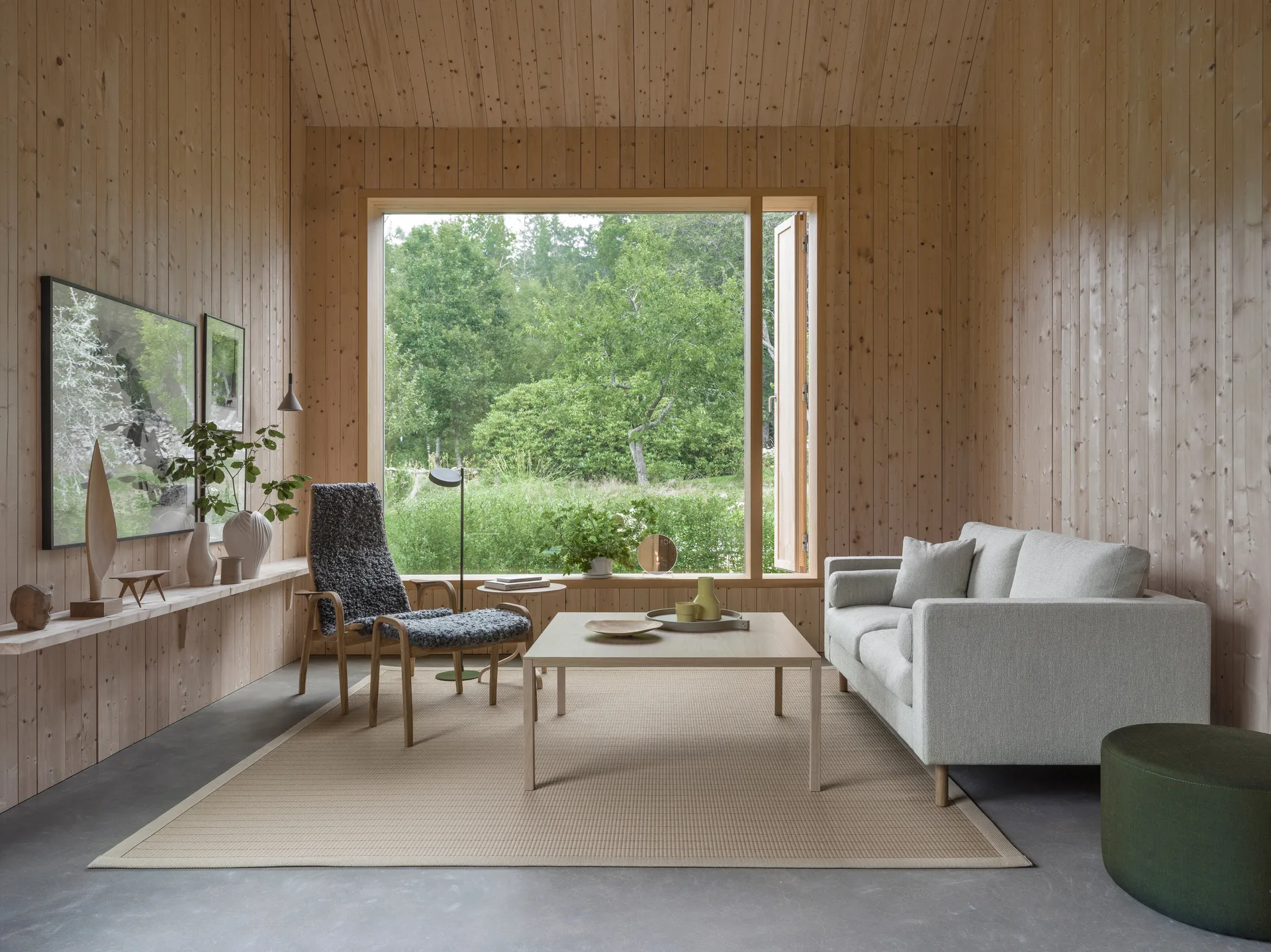 Lamino Sessel und Fußbank Eiche geölt/Schafsfell, Sahara (Nougatbraun) Swedese