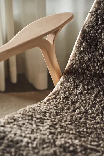 Lamino Sessel und Fußhocker lackierte Buche/Schaffell - Sahara (nougatbraun) - Swedese