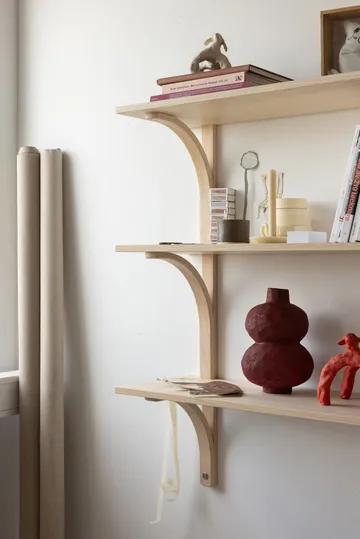 Levi Regal - Lackierte Eiche-Messing, 2 Regalböden, 90 cm - Swedese