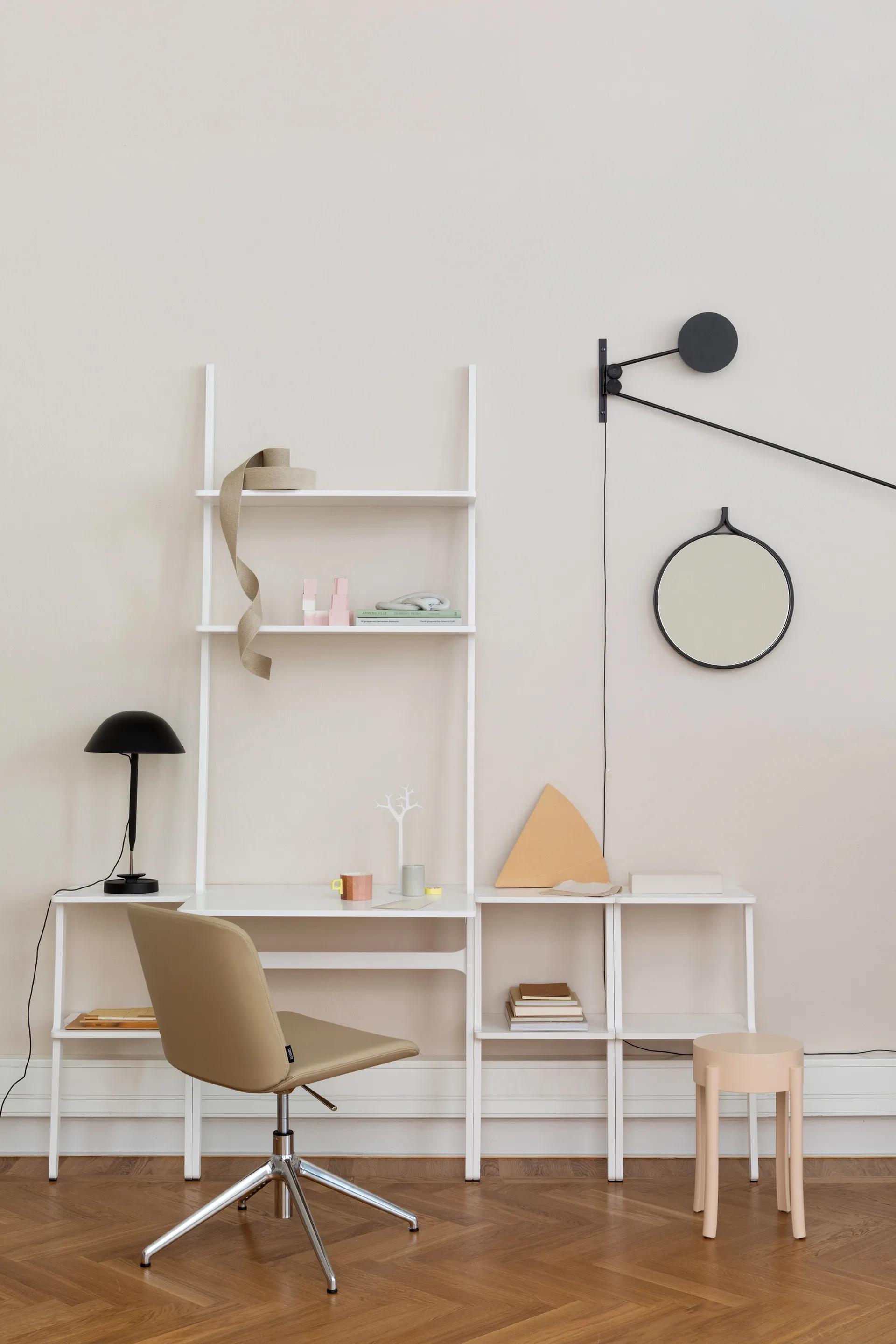 Libri Wandregal 2 Regalböden, Esche weiß glasiert Swedese