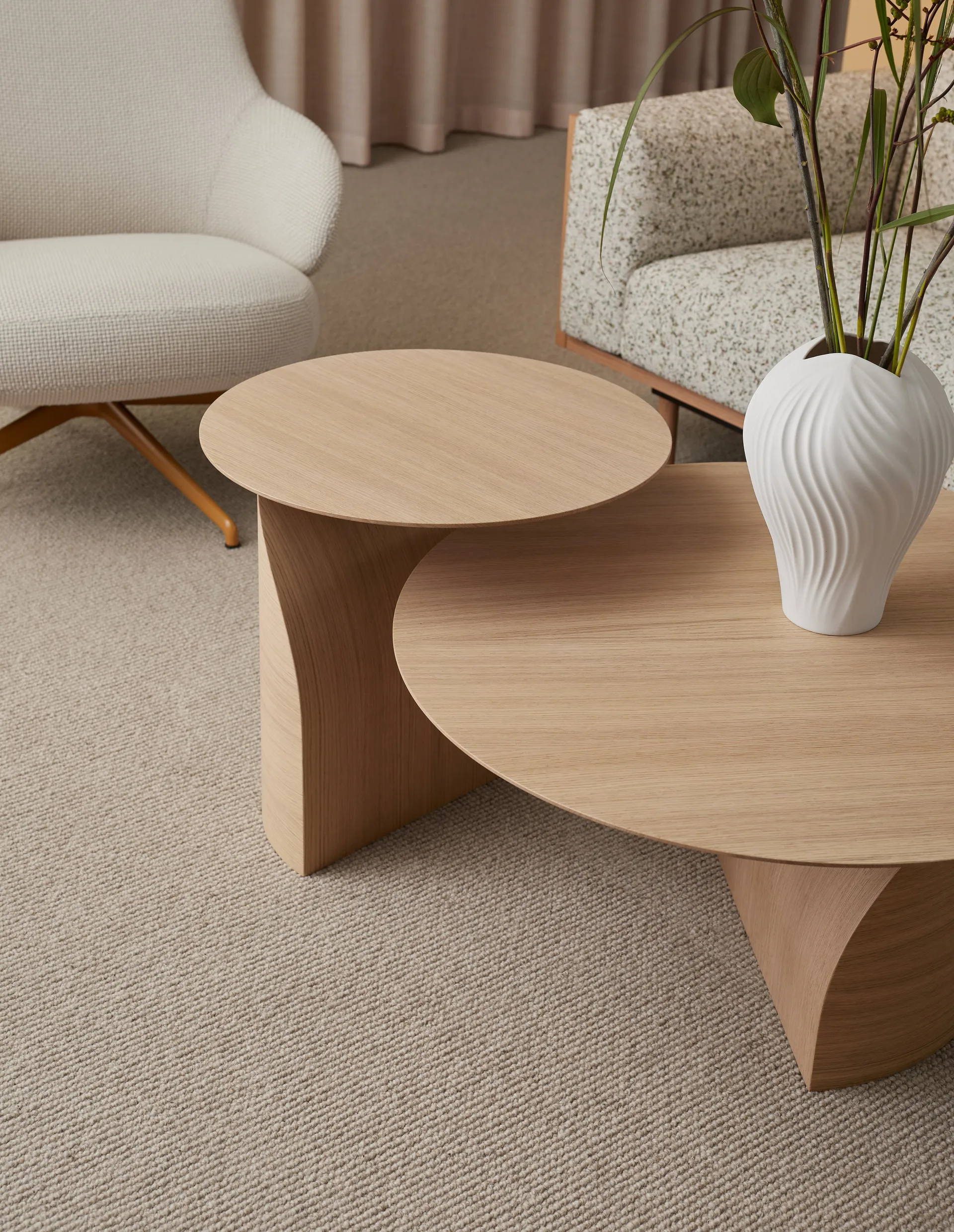 Savoa Couchtisch H45cm, Eiche lackiert Swedese
