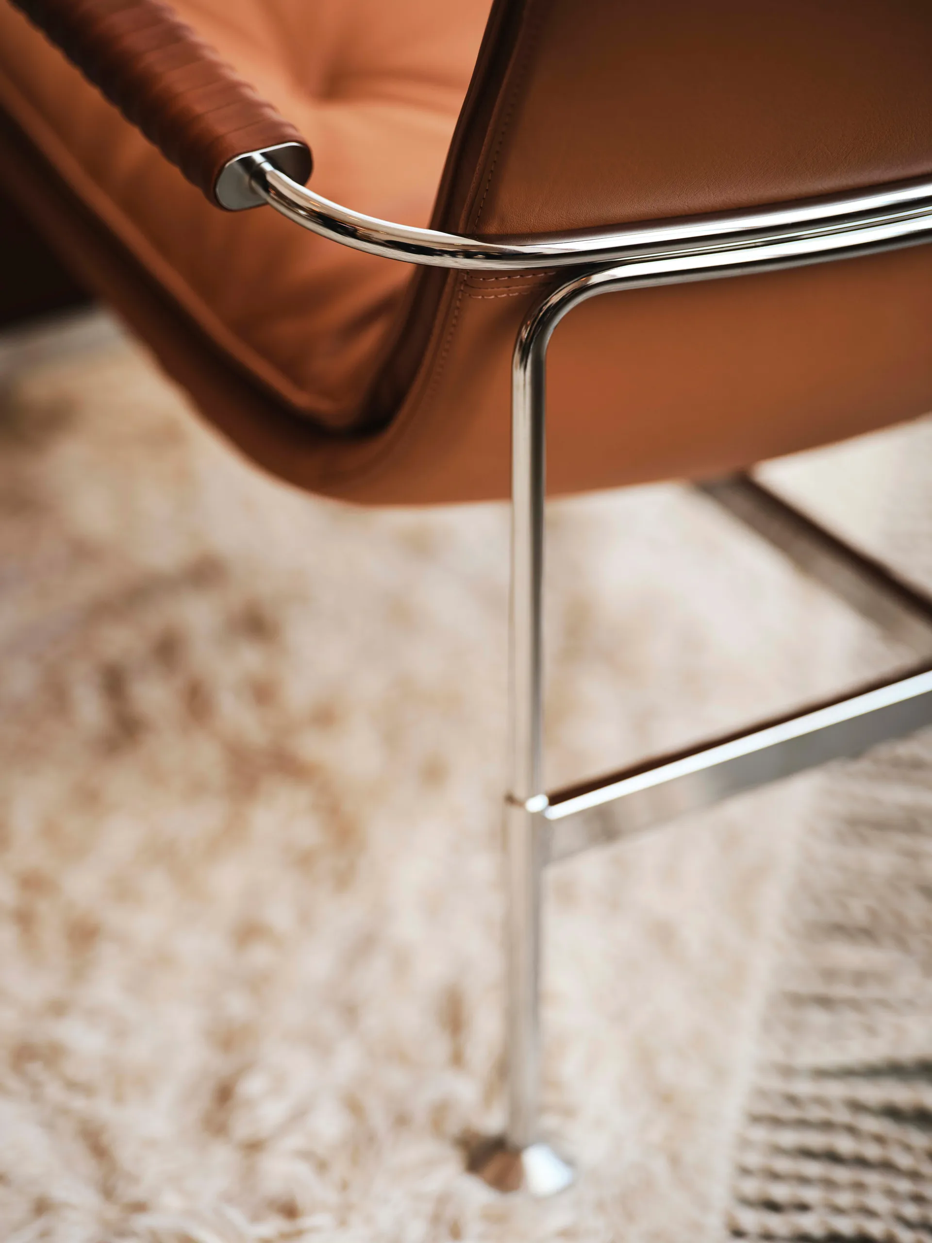 Serpentine Sessel, Leder Elmo Soft Hellbraun-Chrom-Tärnsjö Cognac Swedese