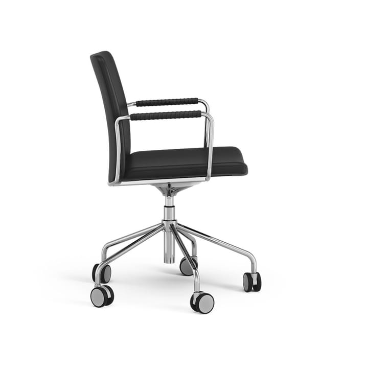 Stella Bürostuhl, höhenverstellbar mit Kippfunktion, Leder elmosoft 99999 Schwarz, Chromgestell, Lederbezogene Armlehne, bewegliche Rückenlehne Swedese