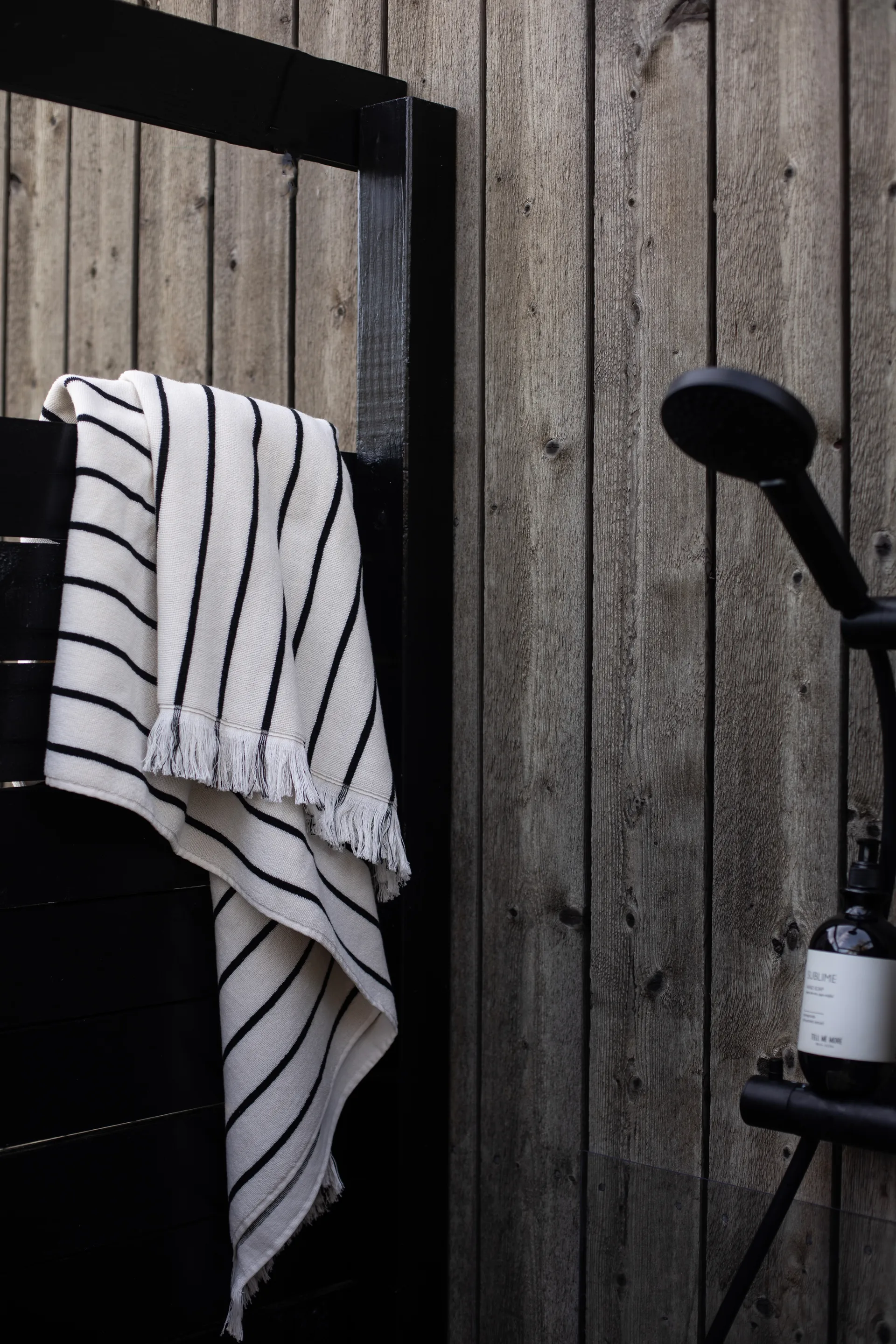 Bonnie Badetuch 70x140 cm, Schwarz Tell Me More