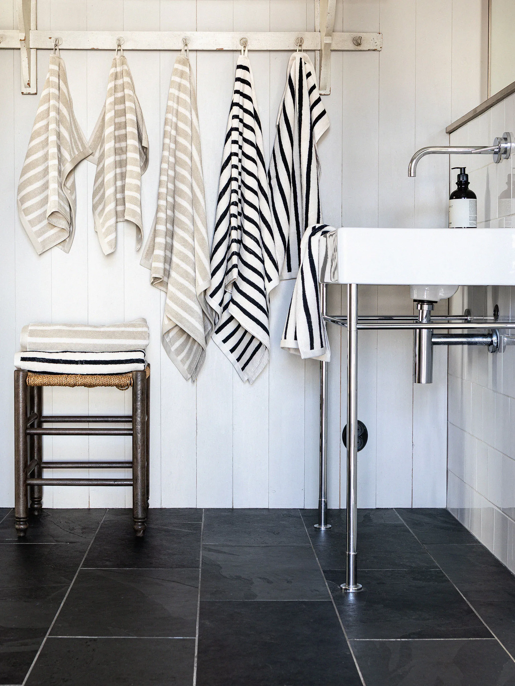 Bonnie Handtuch 50x70 cm, Schwarz Tell Me More