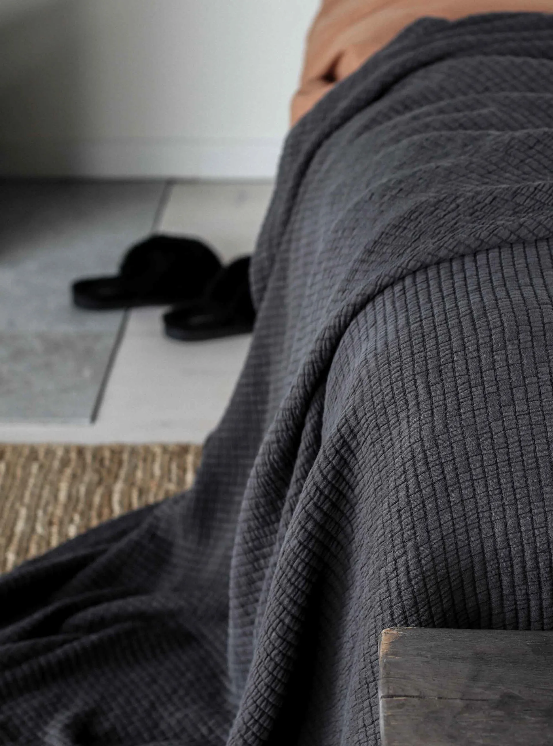 Brick Bettüberwurf 180 x 260cm, Charcoal Tell Me More