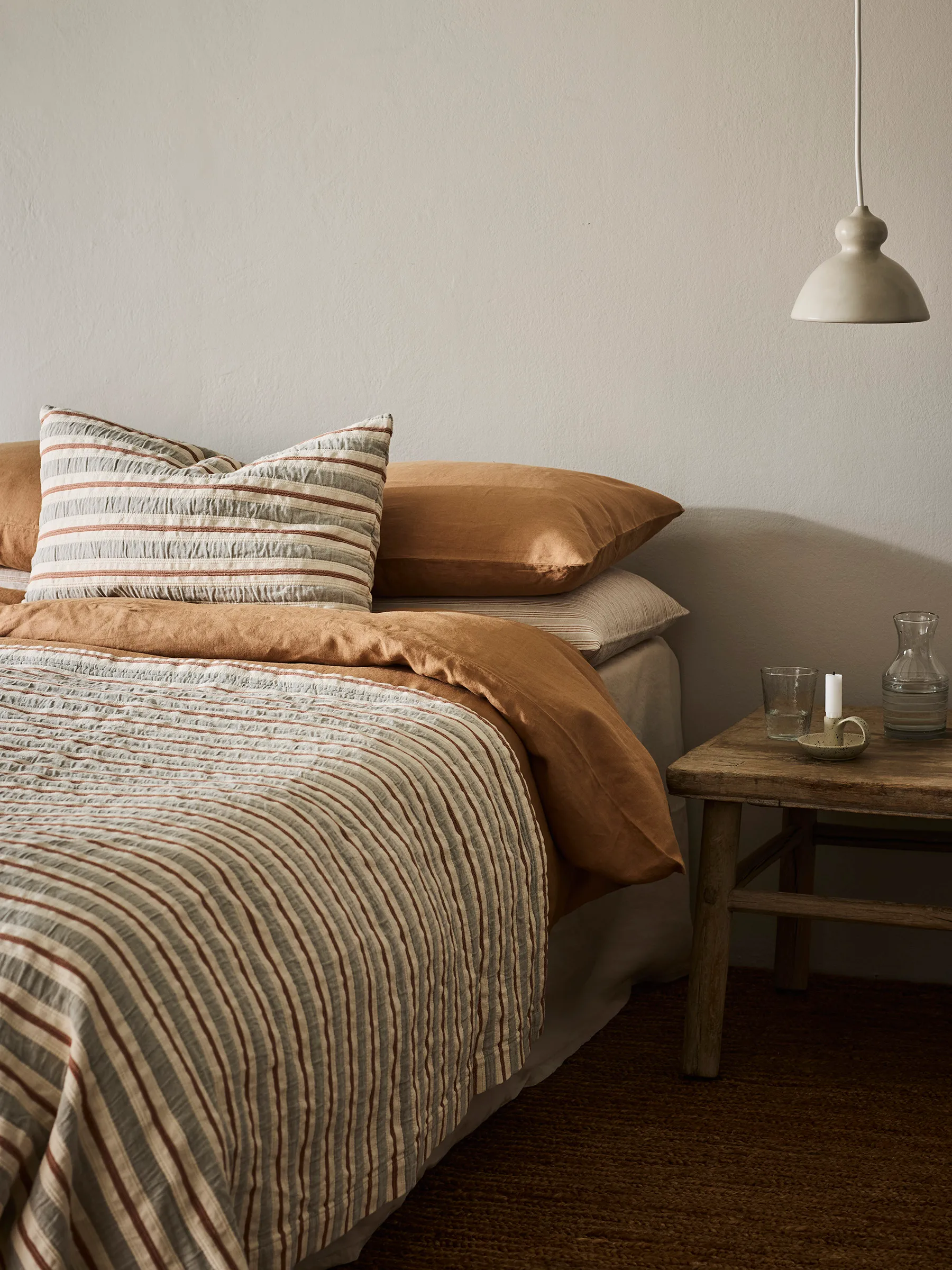 Malva Tagesdecke 180x260 cm, Grau-rostrot Tell Me More