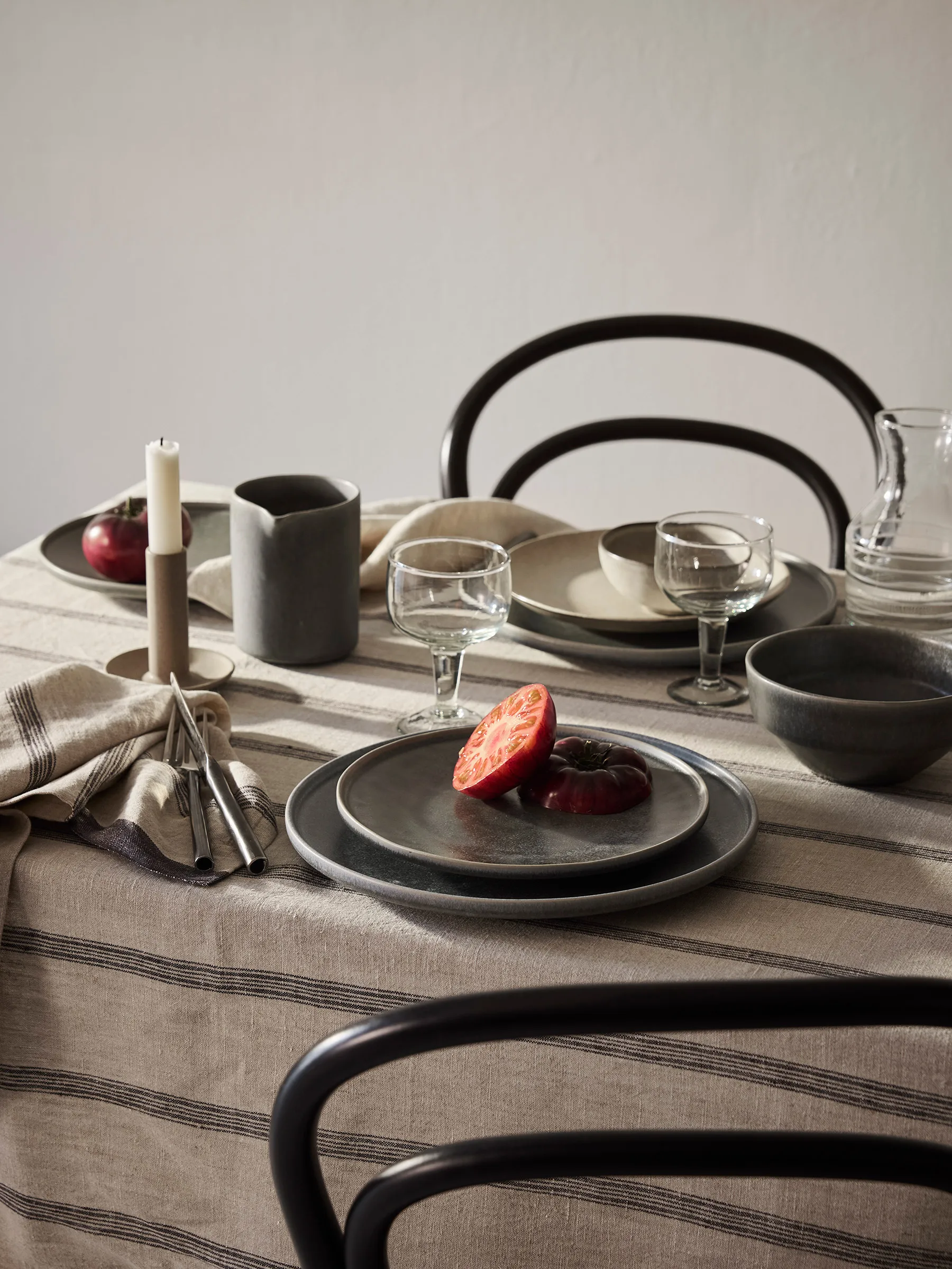 Thea Tischdecke 145x330 cm, Denim stripe Tell Me More