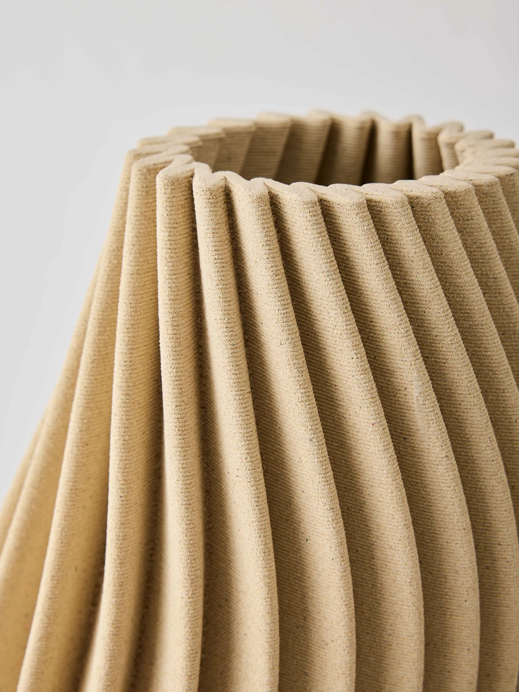 Vento Vase, Sand, small 32 cm Tell Me More