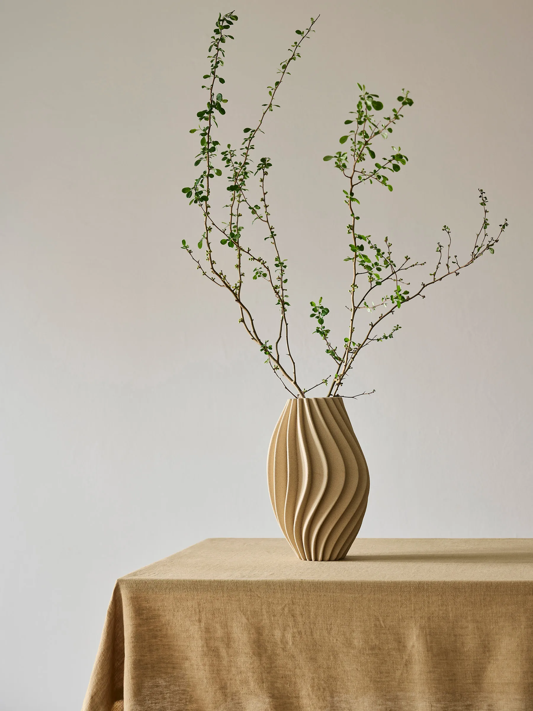 Vento Vase, Sand, small 32 cm Tell Me More