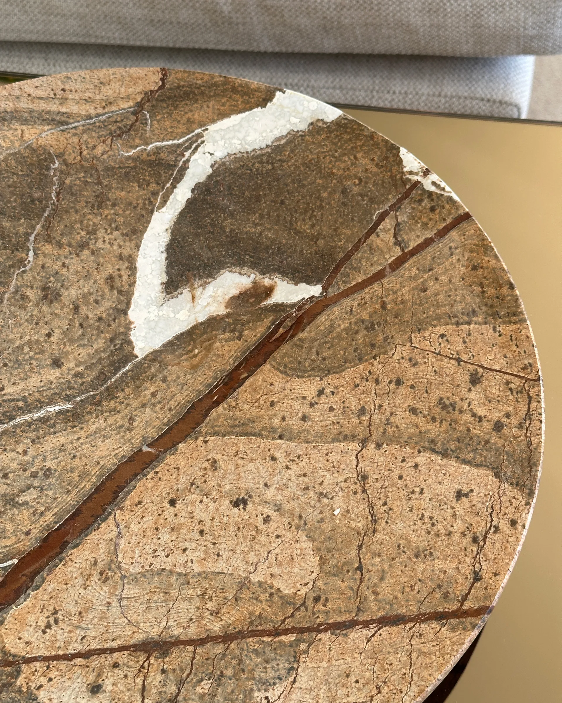 Falker Teller, Red stone Tinted