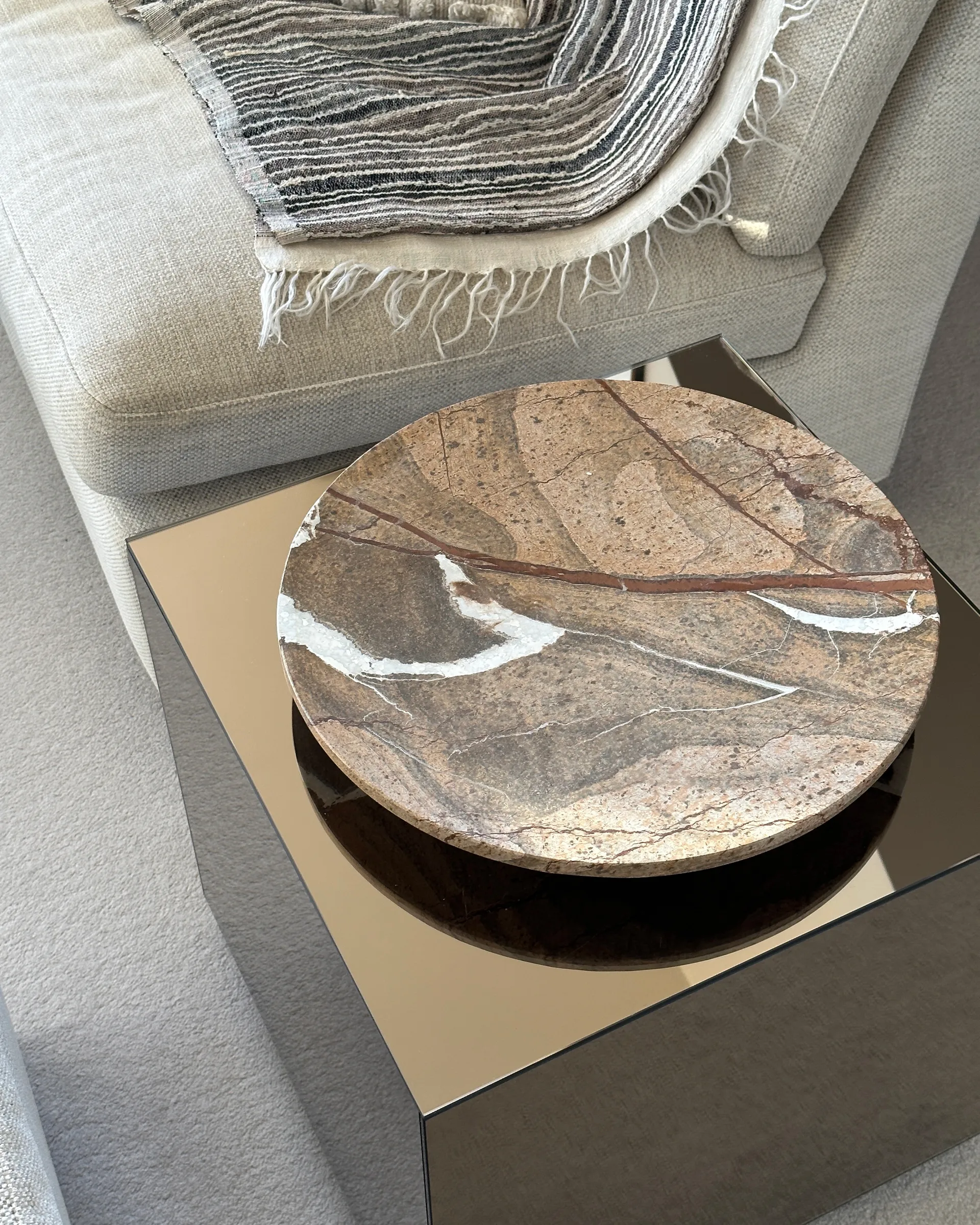 Falker Teller, Red stone Tinted