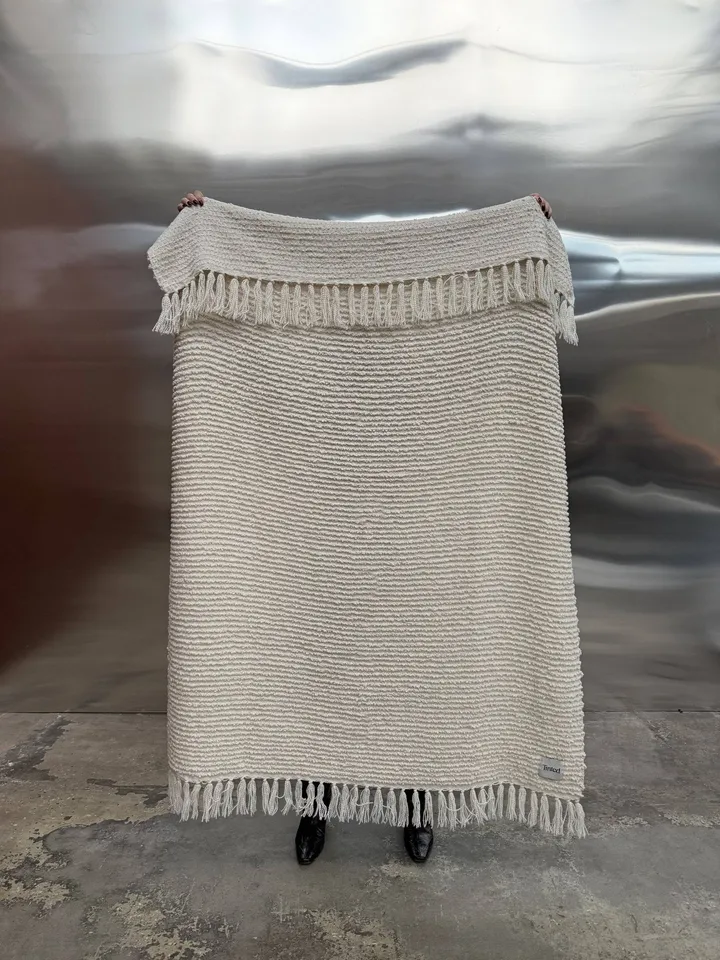 Janzen Bouclé-Plaid - Solid off white-natural, 130×170 cm - Tinted