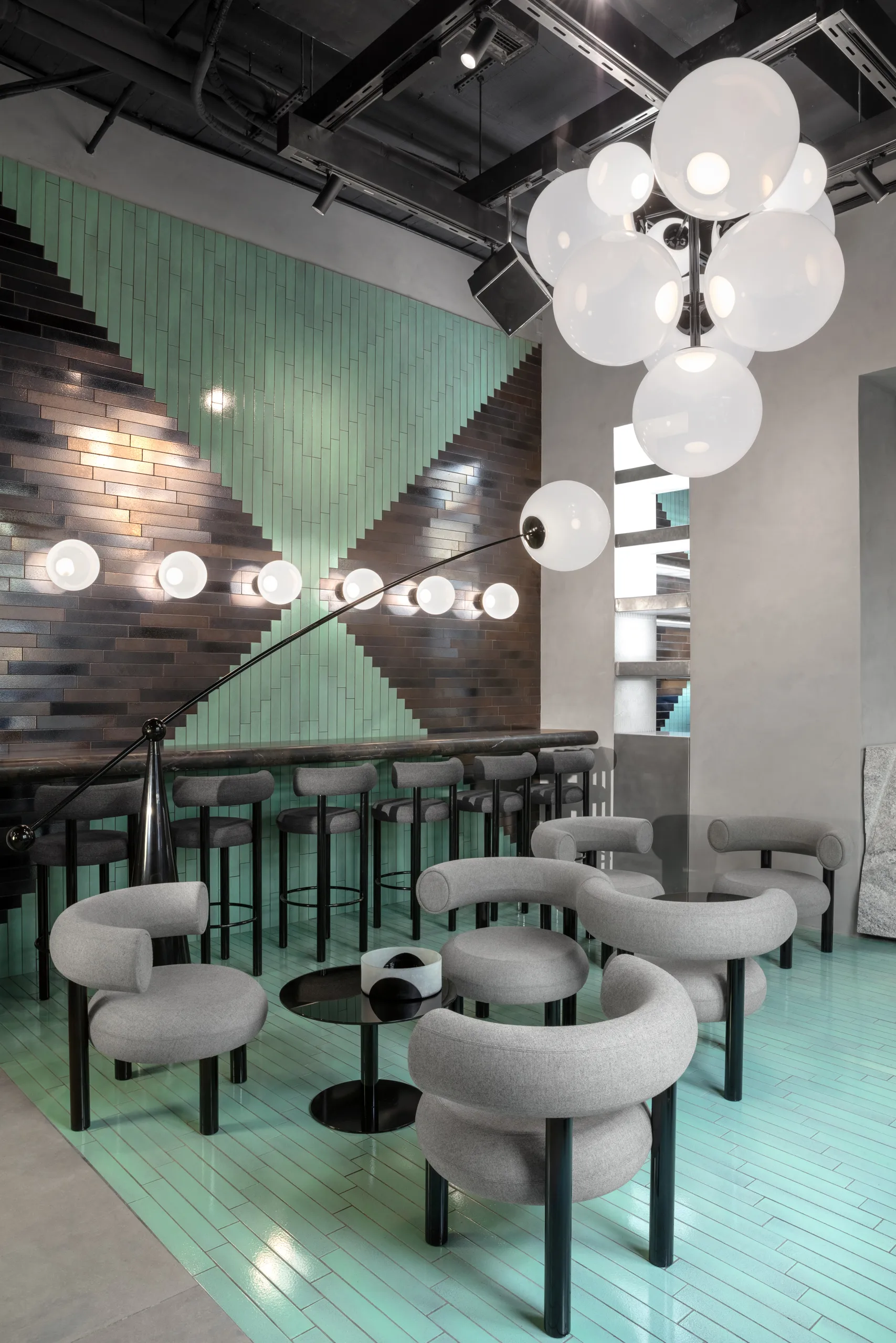 Flash Couchtisch Ø60 cm, Schwarz-schwarzer Ständer Tom Dixon