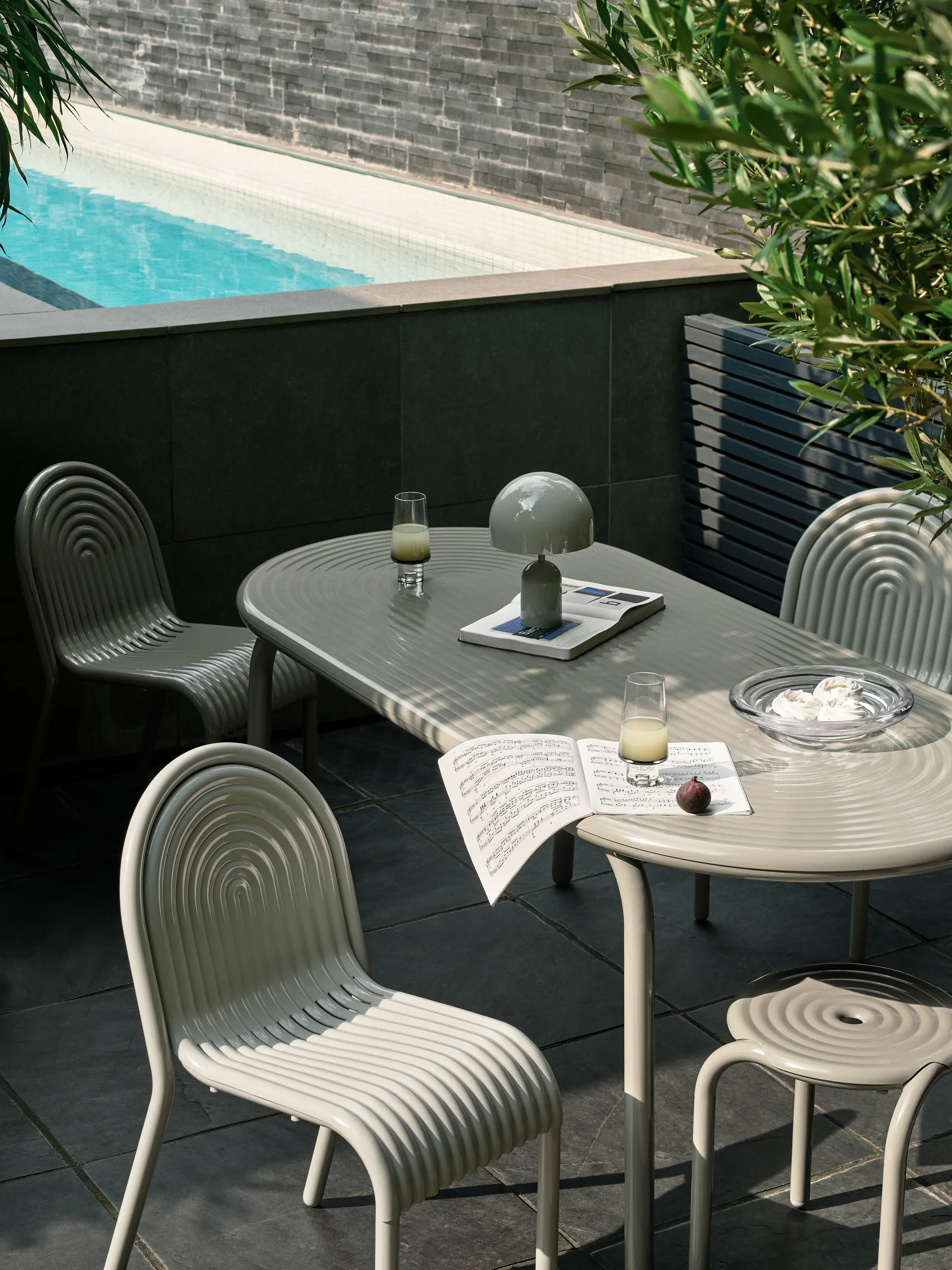 Groove Obround Esstisch - Putty, 86x186 cm Tom Dixon