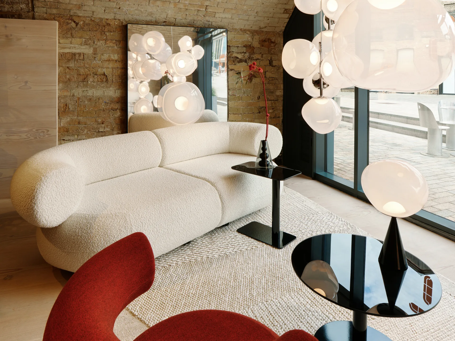 Melt Chandelier large Kronleuchter LED 196 cm, Opal-silver Tom Dixon