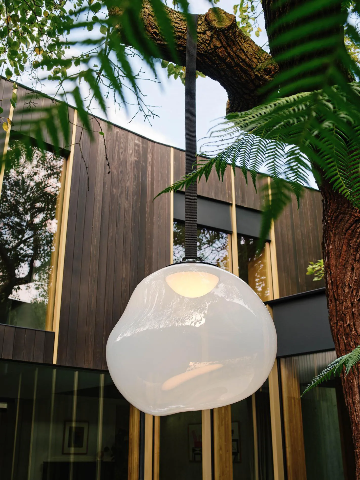 Melt Portable LED Large Stehleuchte, Opal Tom Dixon