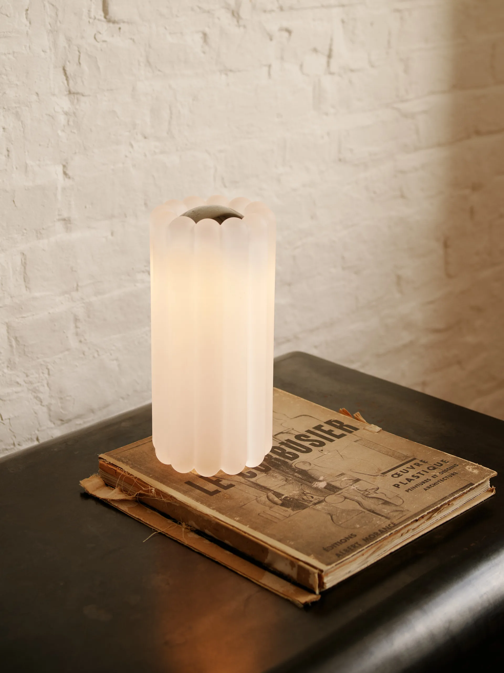 Press Tischleuchte LED 23,5 cm, Frosted Tom Dixon
