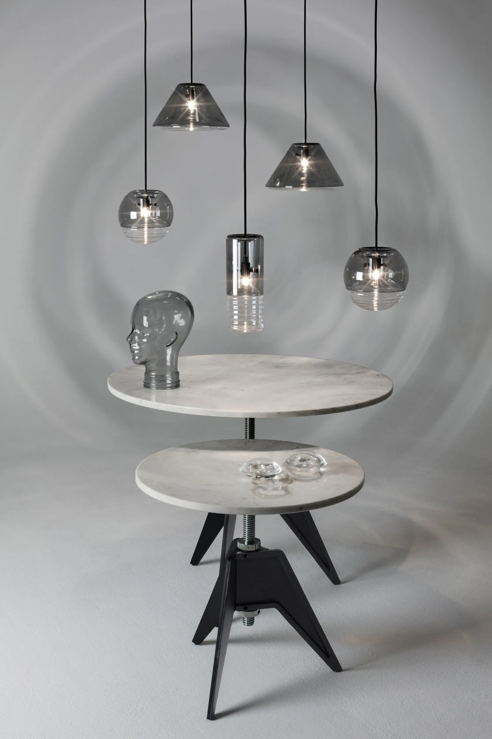 Screw Café-Tisch Ø90 cm, White marble-cast iron Tom Dixon