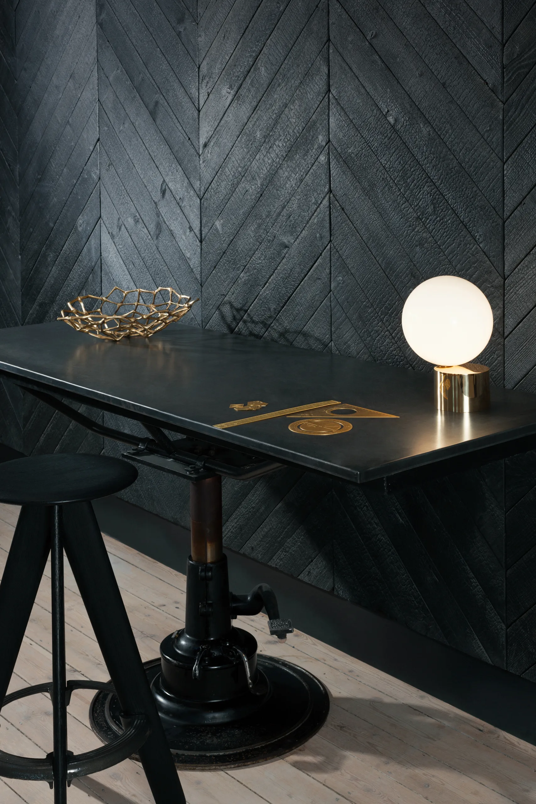 Slab Barhocker 76 cm, Black oak Tom Dixon
