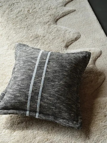 Track Dekokissen - Black, 56x56 cm - Tom Dixon