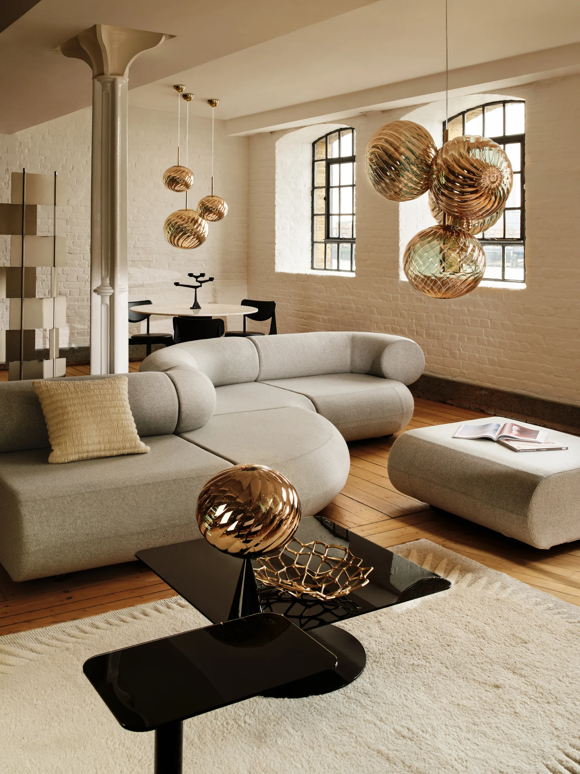 Whirl cone Tablett Tischleuchte, Gold-black Tom Dixon