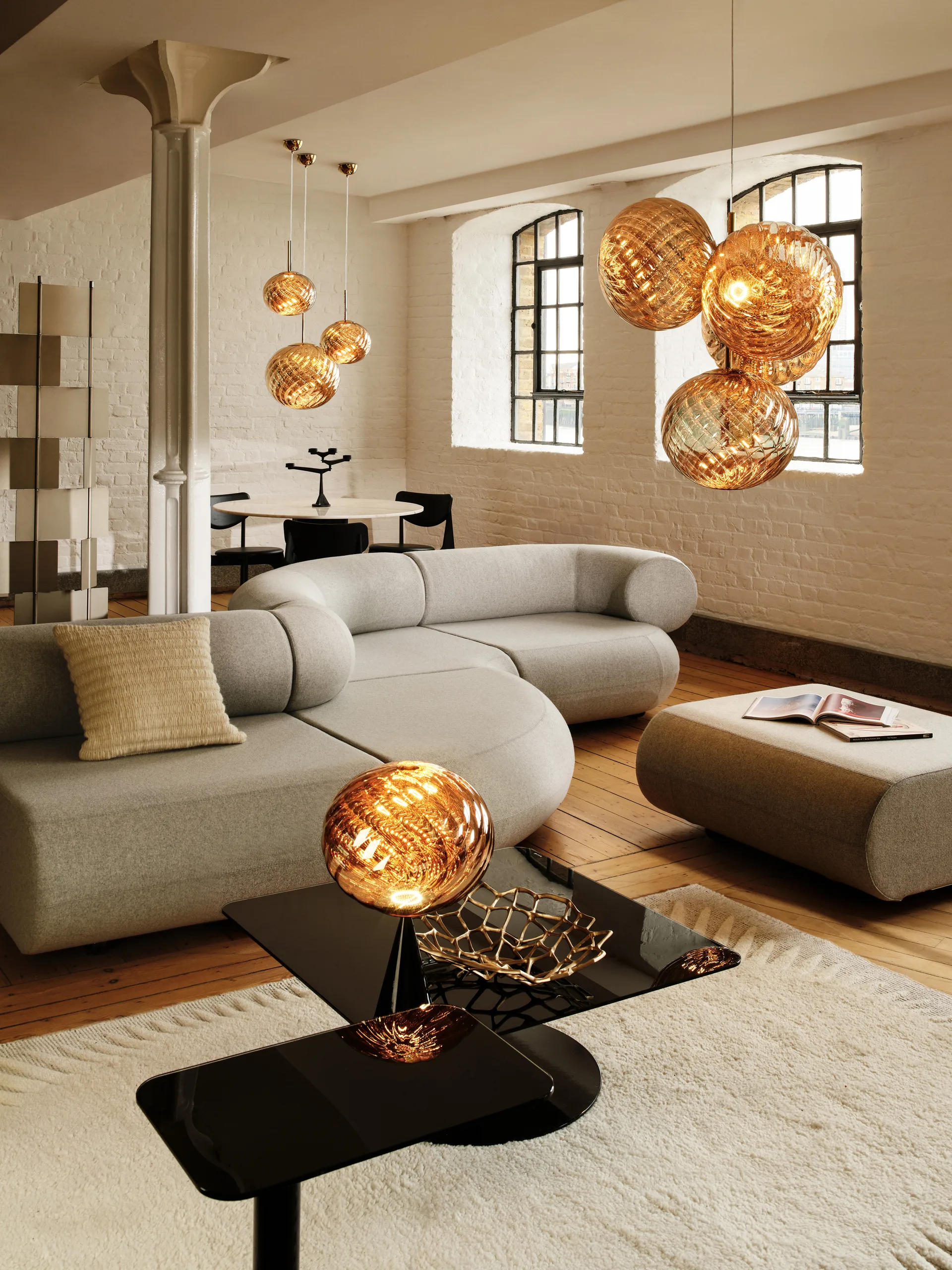 Whirl cone Tablett Tischleuchte, Gold-black Tom Dixon
