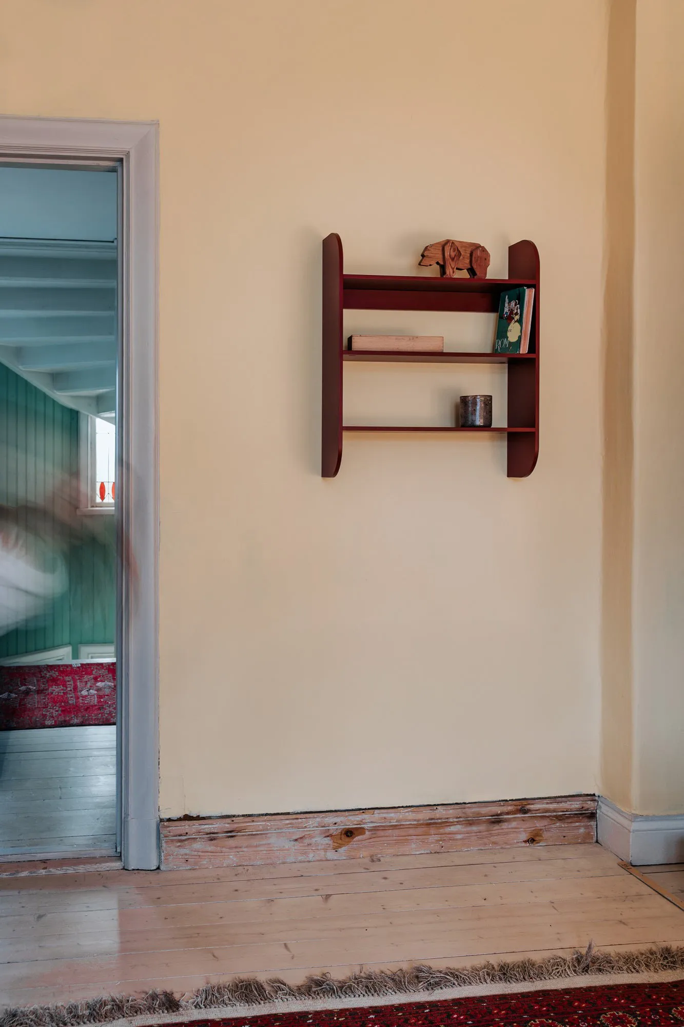 Strapats Wandregal 62x73,6 cm, Burgundy TÔNN furniture