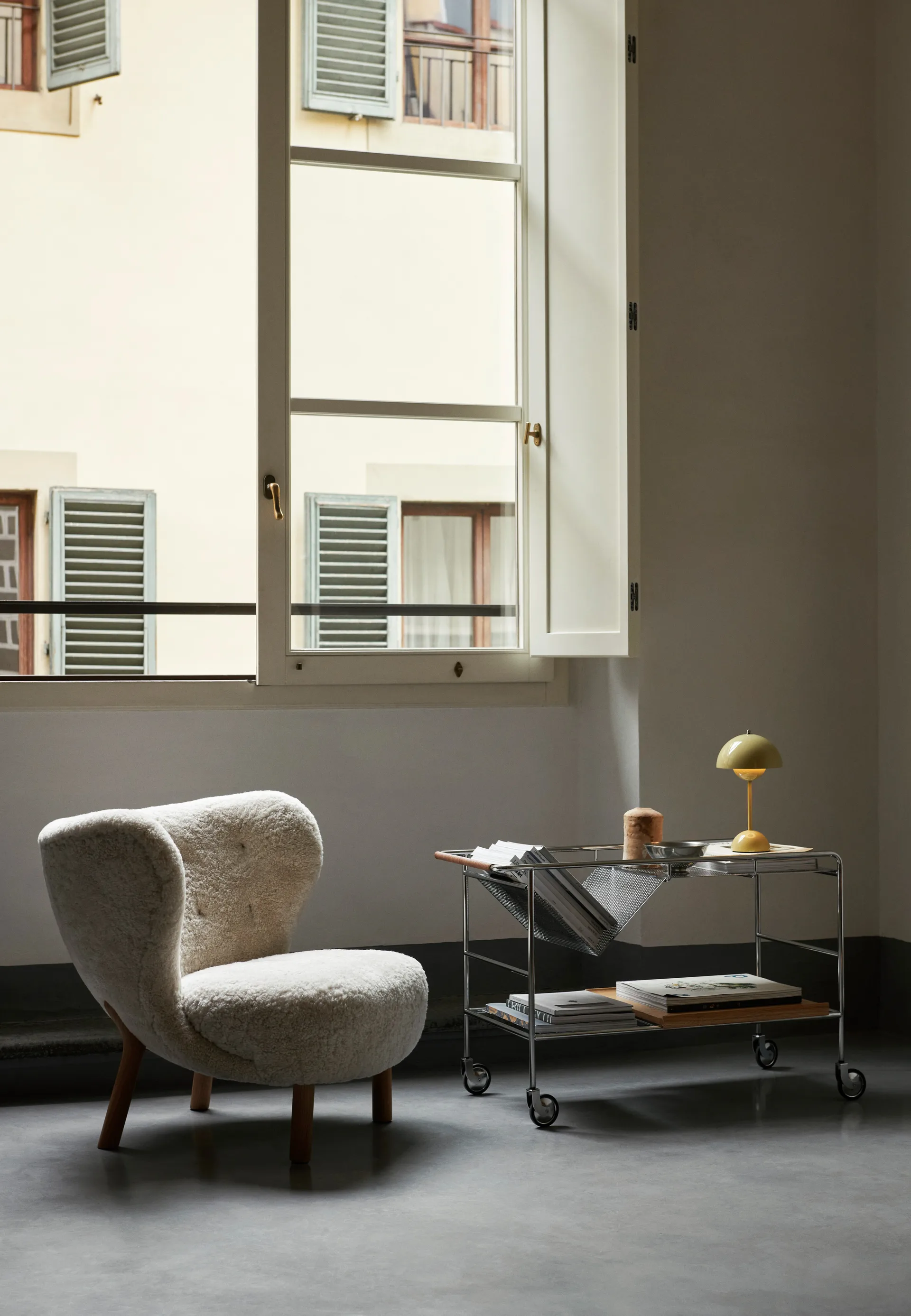 Alima Aufbewahrungswagen lackierte Eiche, Chrome & lacquered oak &Tradition