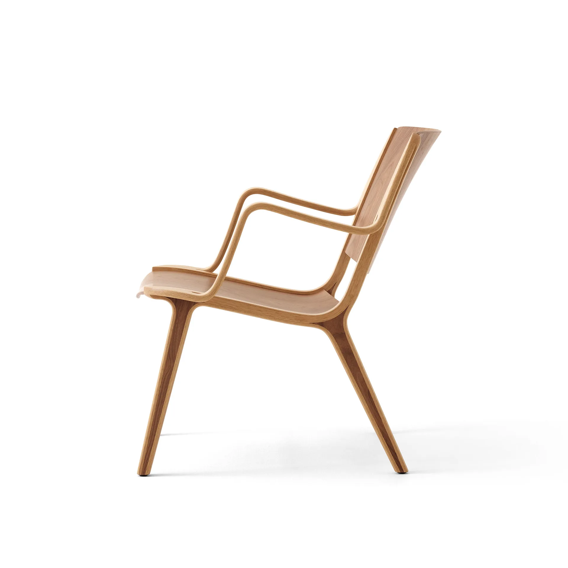 AX HM11 Lounge Chair mit Armlehne, Walnut-oak &Tradition