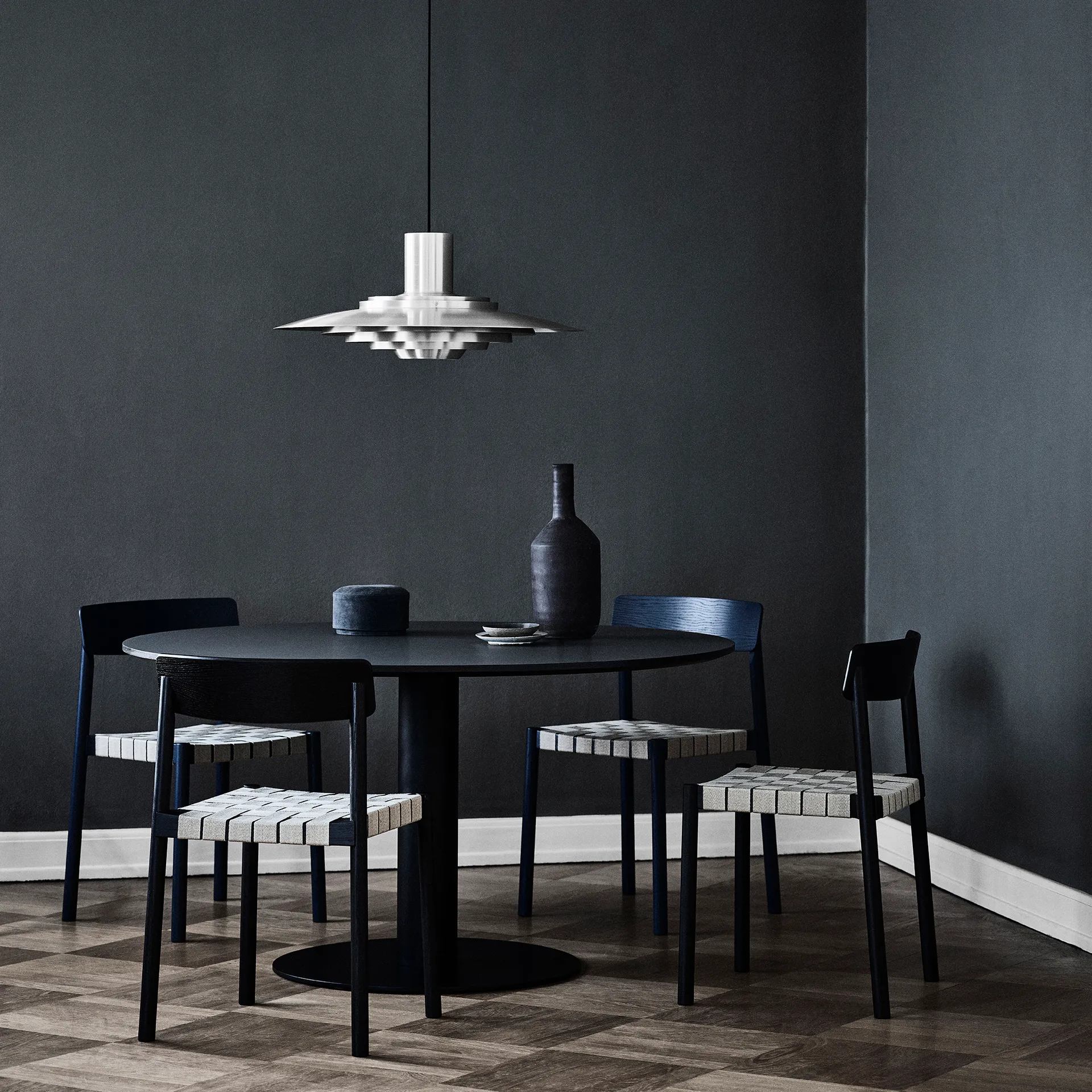 Betty Stuhl TK1, Schwarz &Tradition