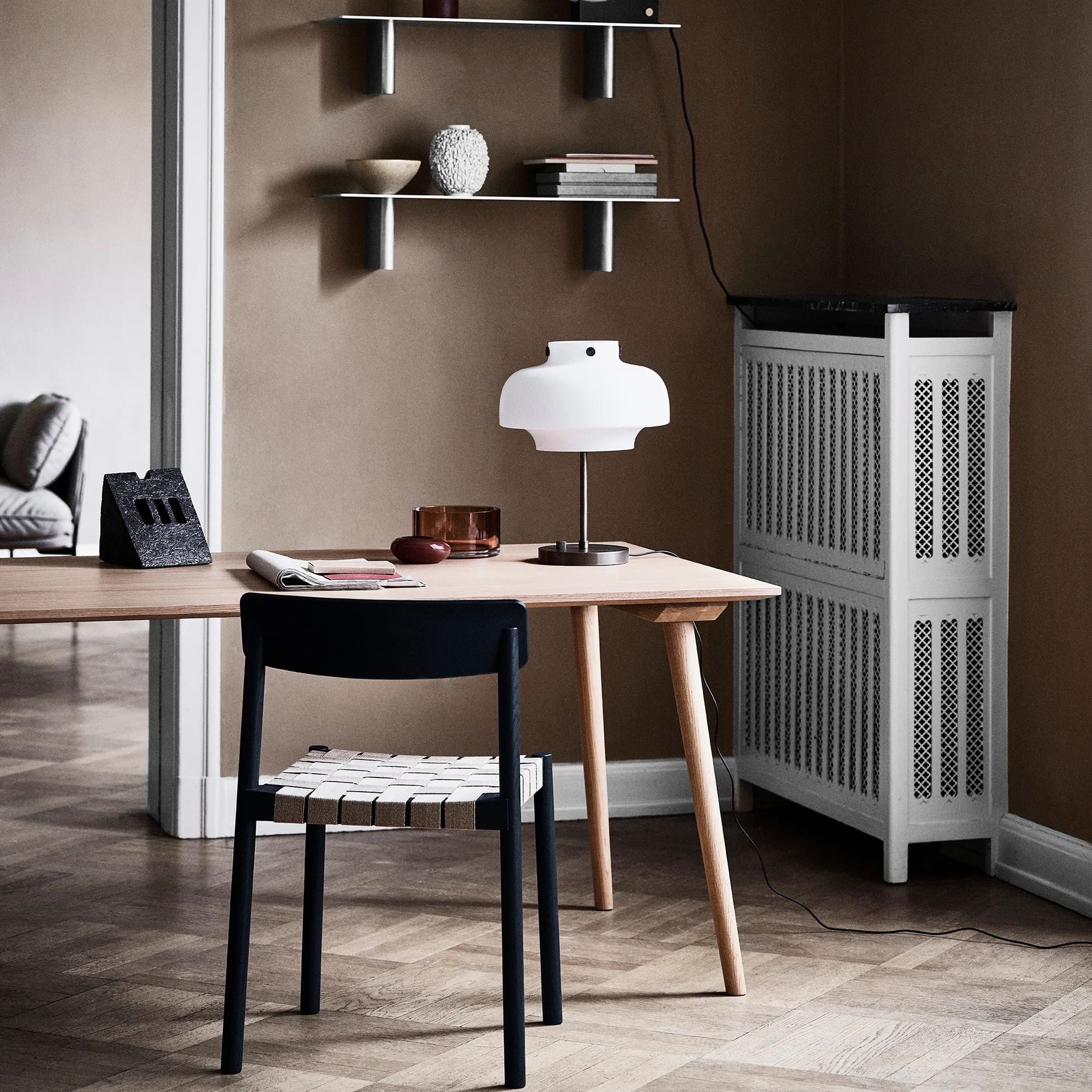 Betty Stuhl TK1, Schwarz &Tradition