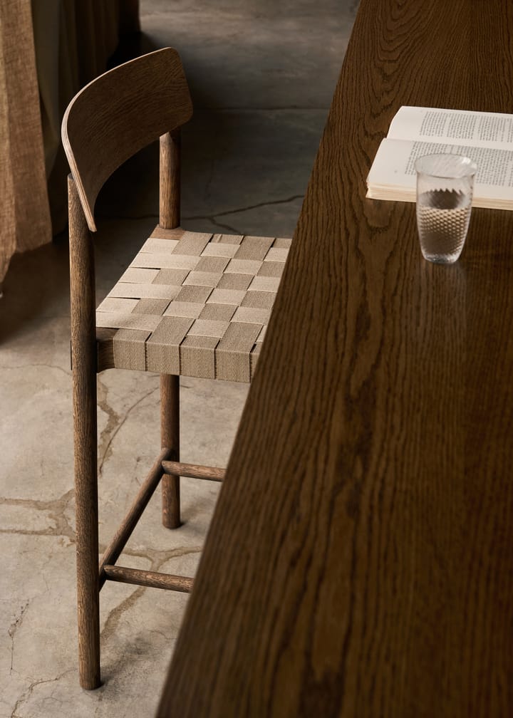 Betty TK12 Counter Chair Barstuhl 65 cm, Naturfarbenes leinen-geräucherte eiche &Tradition