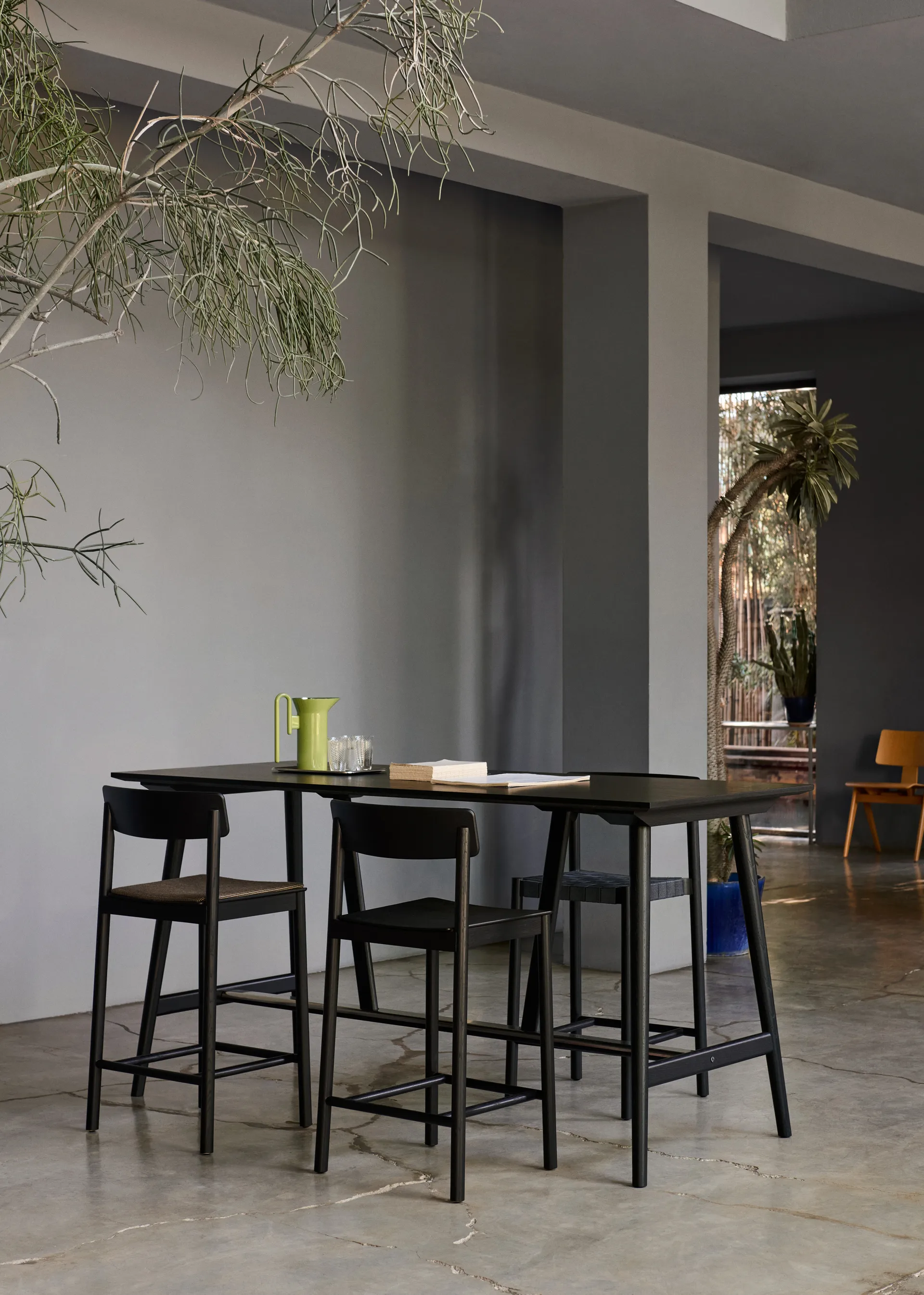 Betty TK13 Counter Chair Barstuhl 65 cm, Geräucherte eiche &Tradition