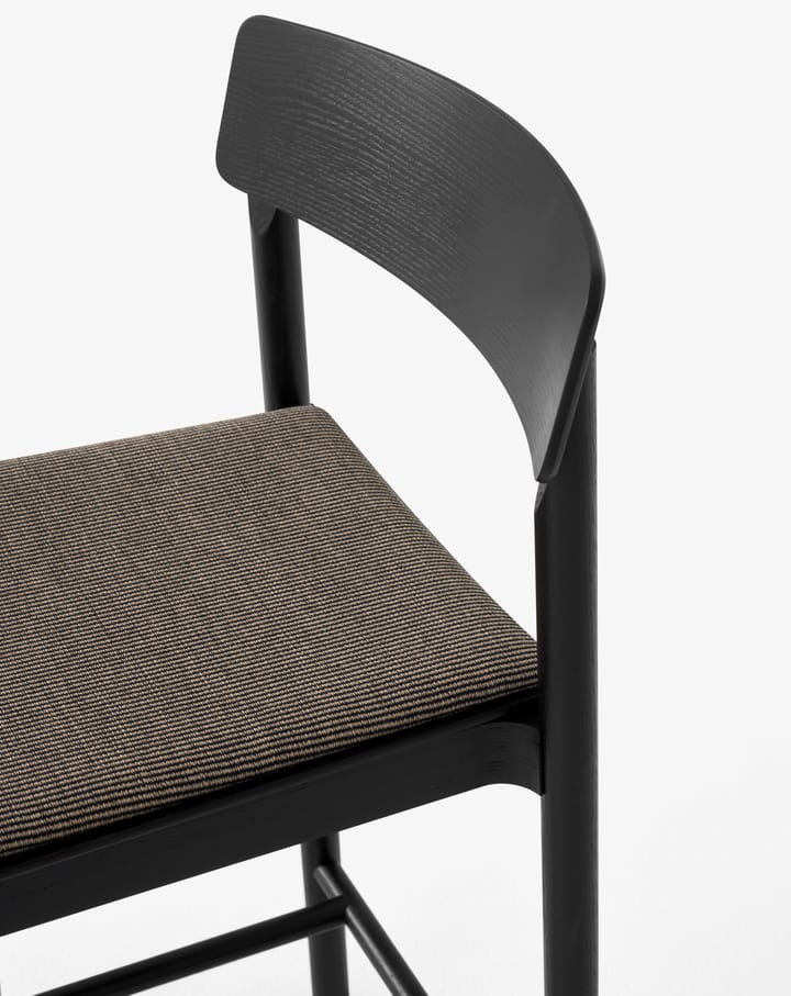 Betty TK14 Counter Chair Barstuhl 65 cm, Fuse 0351-schwarz lackierte esche &Tradition