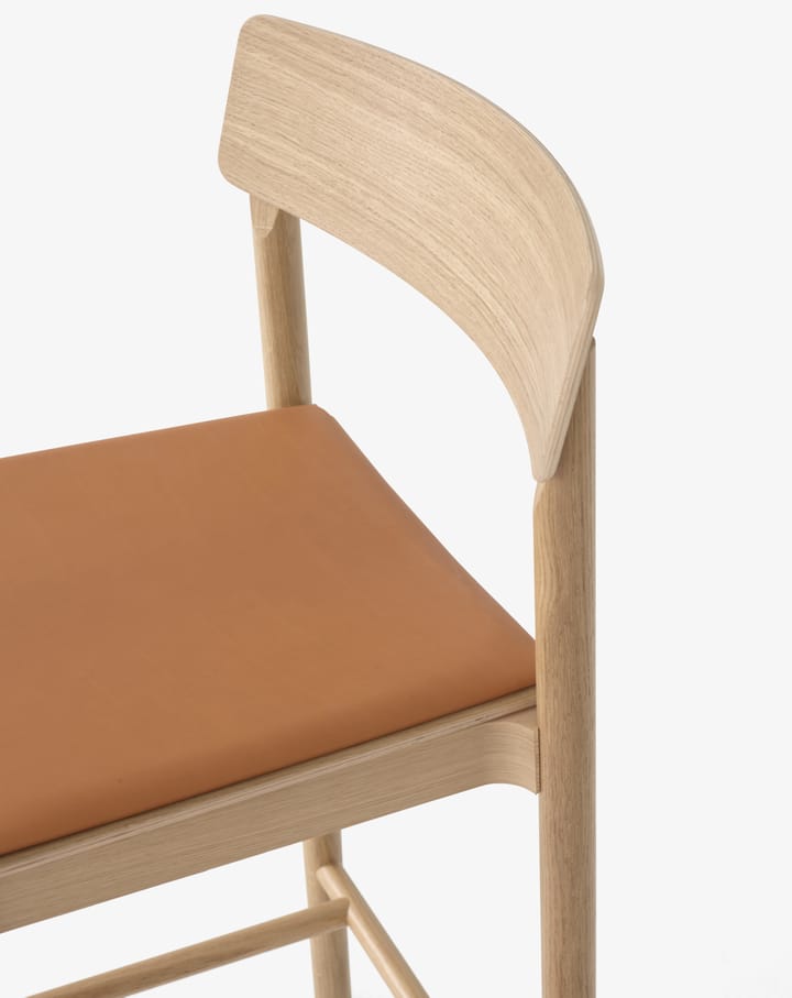 Betty TK14 Counter Chair Barstuhl 65 cm, Noble leder in cognacfarbe-lackierte eiche &Tradition