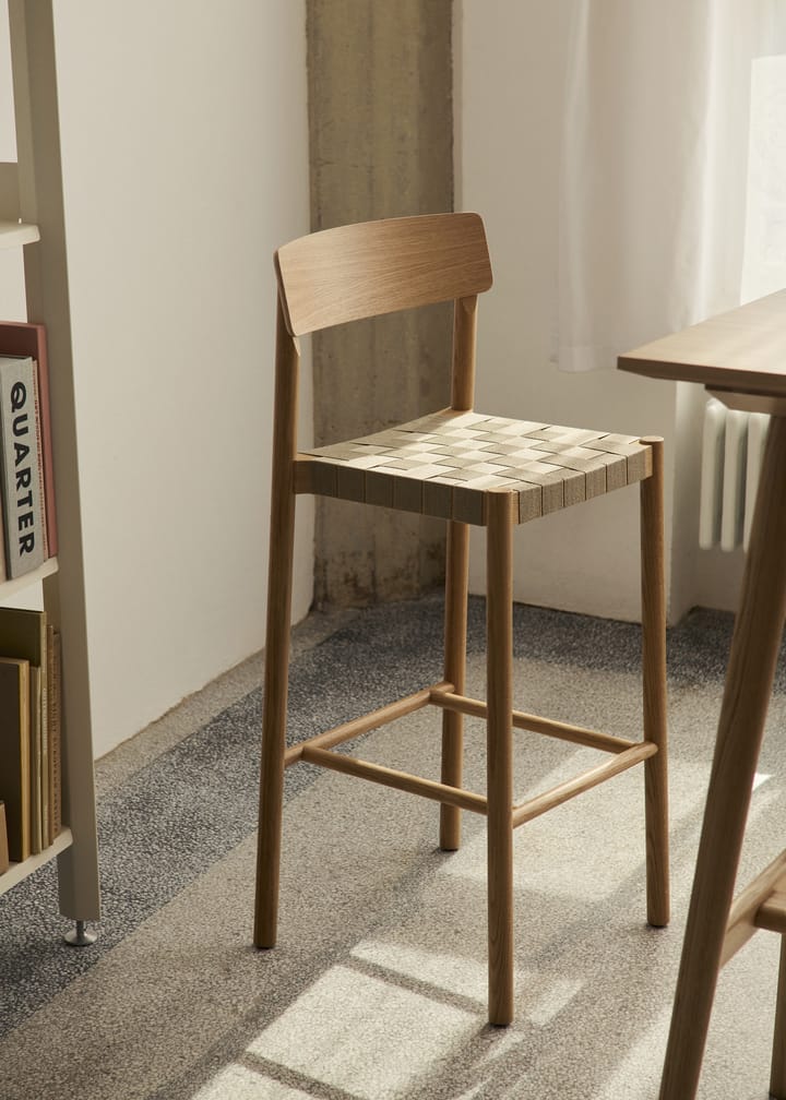 Betty TK15 Bar Chair Barstuhl 75 cm, Geräucherte eiche-naturfarbenes leinen &Tradition